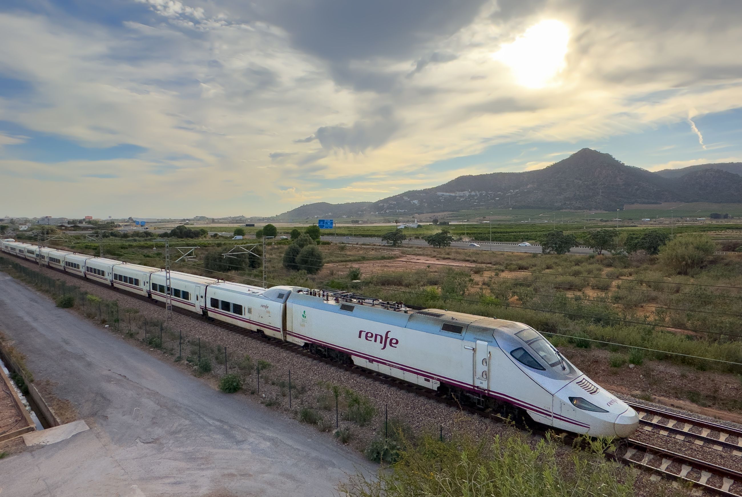 Un tren d'alta velocitat a Catalunya | iStock