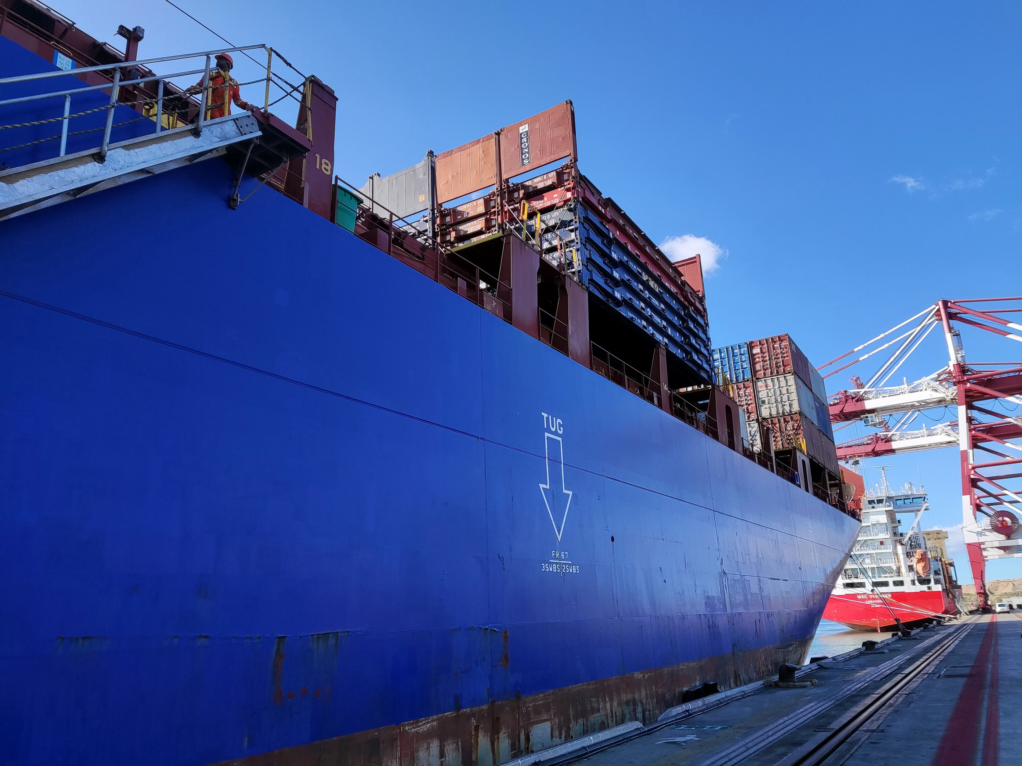 Imagen de un barco en el Port de Barcelona | iStock