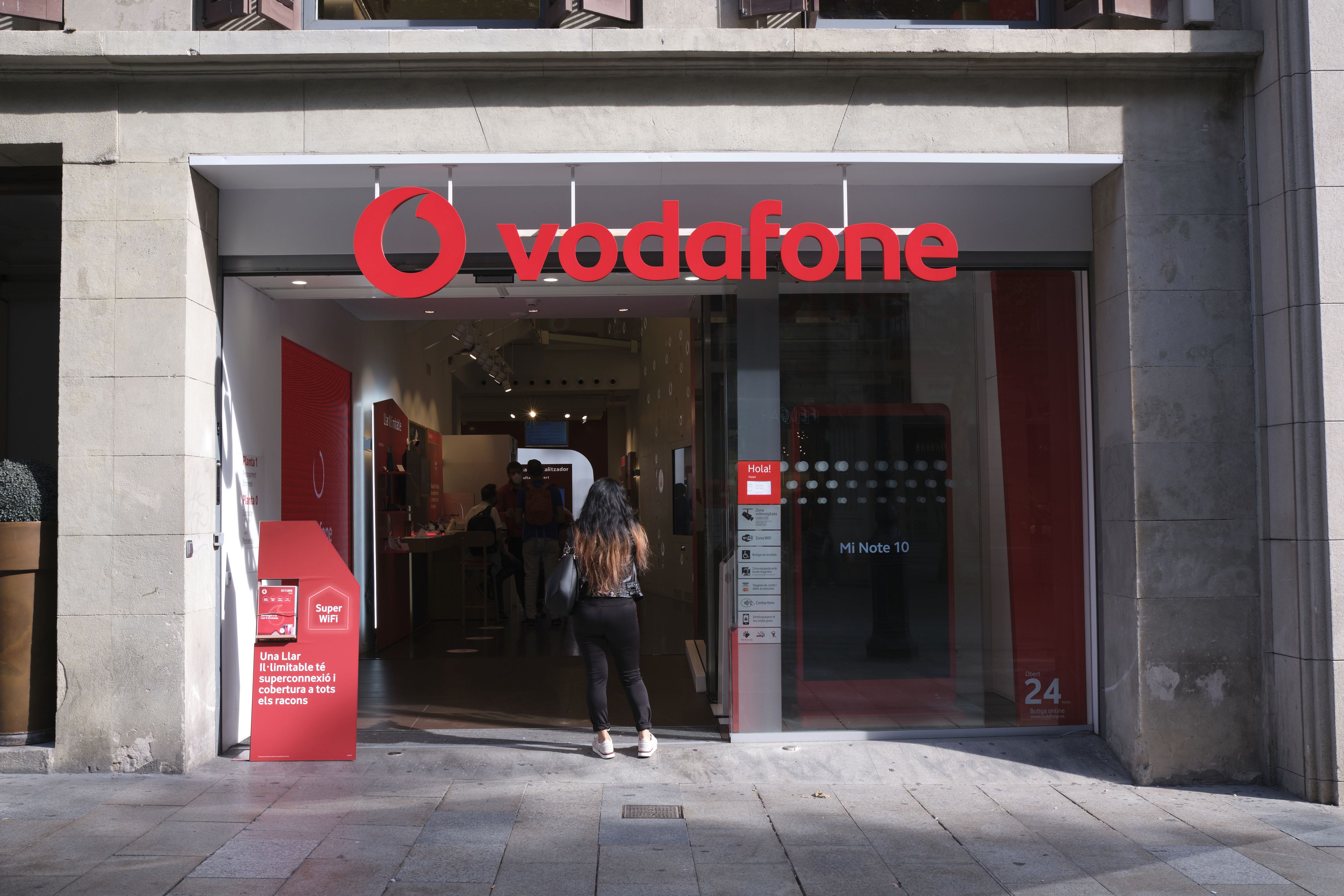 Exterior d'un establiment de Vodafone | iStock 