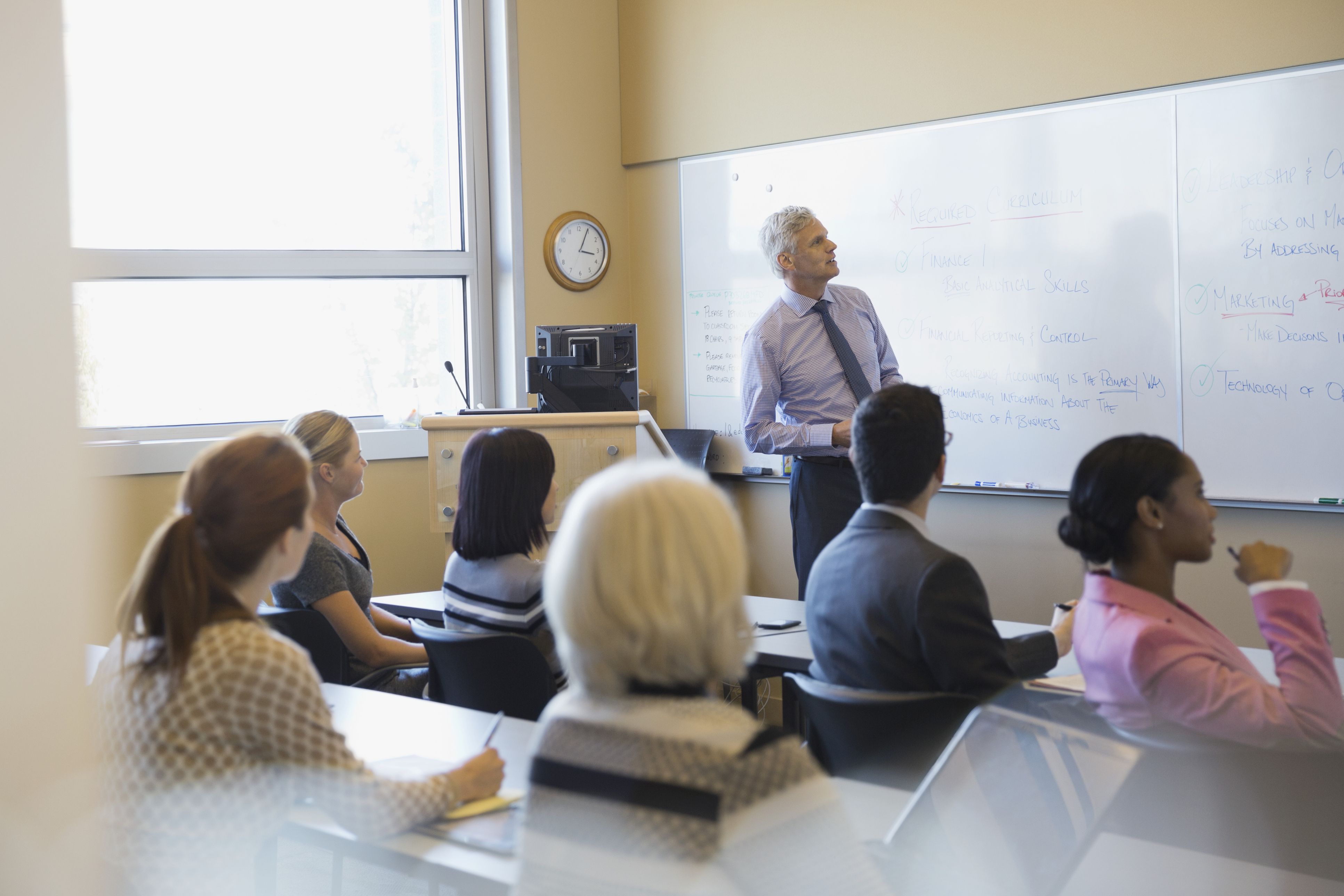 El paper del voluntari lingüístic a l’empresa | iStock