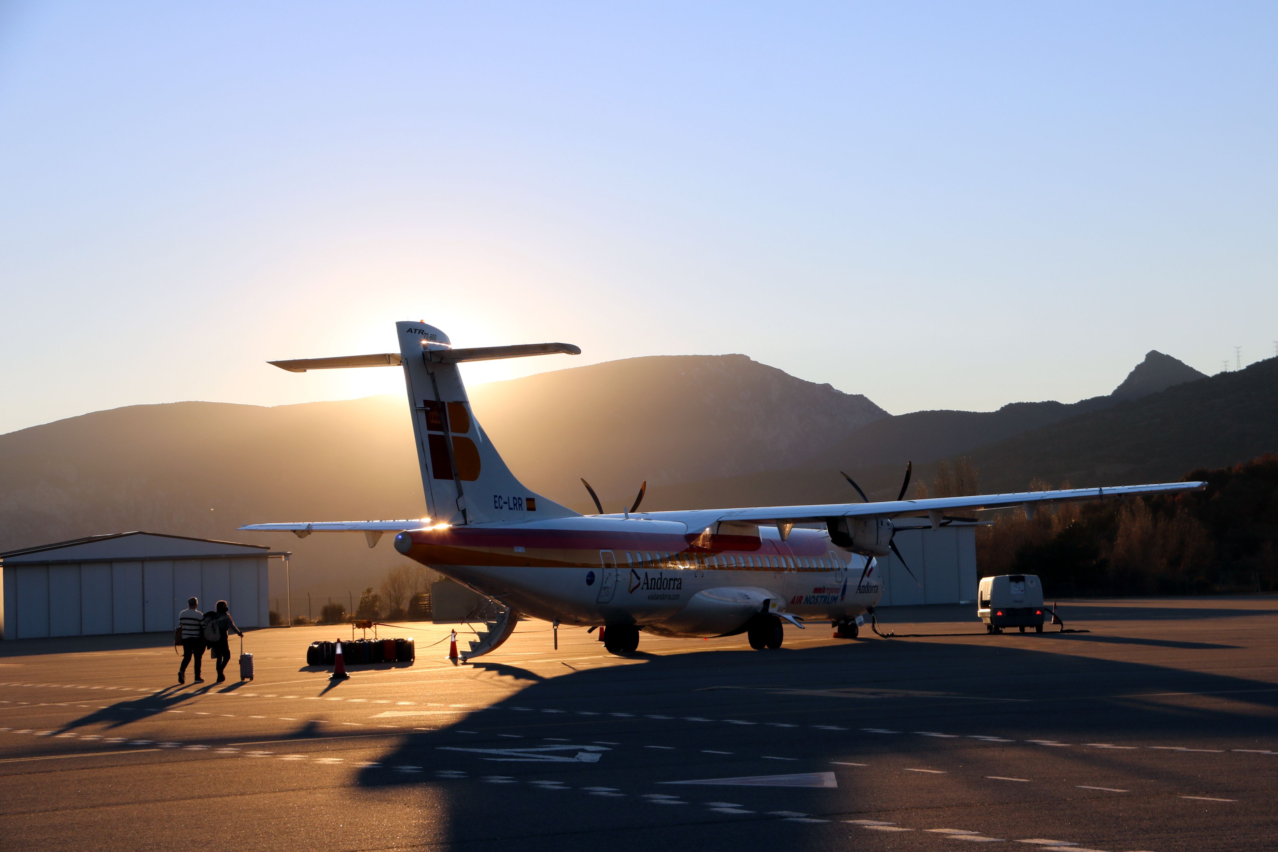 Entre los aeropuertos del Prat y Manises habrán 18 vuelos a la semana a partir del 29 de octubre | ACN