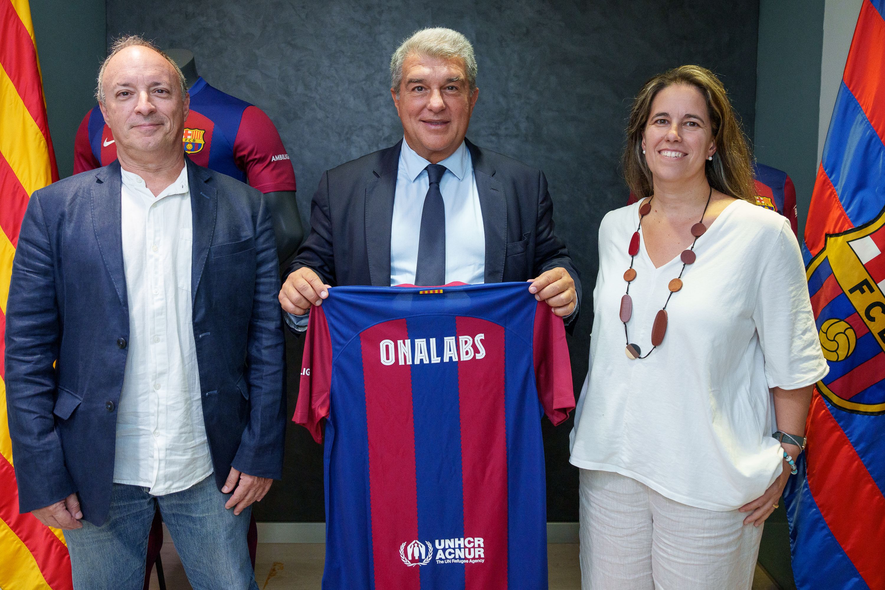  Xavi Muñoz (CSO de Onalabs), Joan Laporta (presidente del Barça) y Elisabet del Valle (CEO de Onalabs) | Cedida