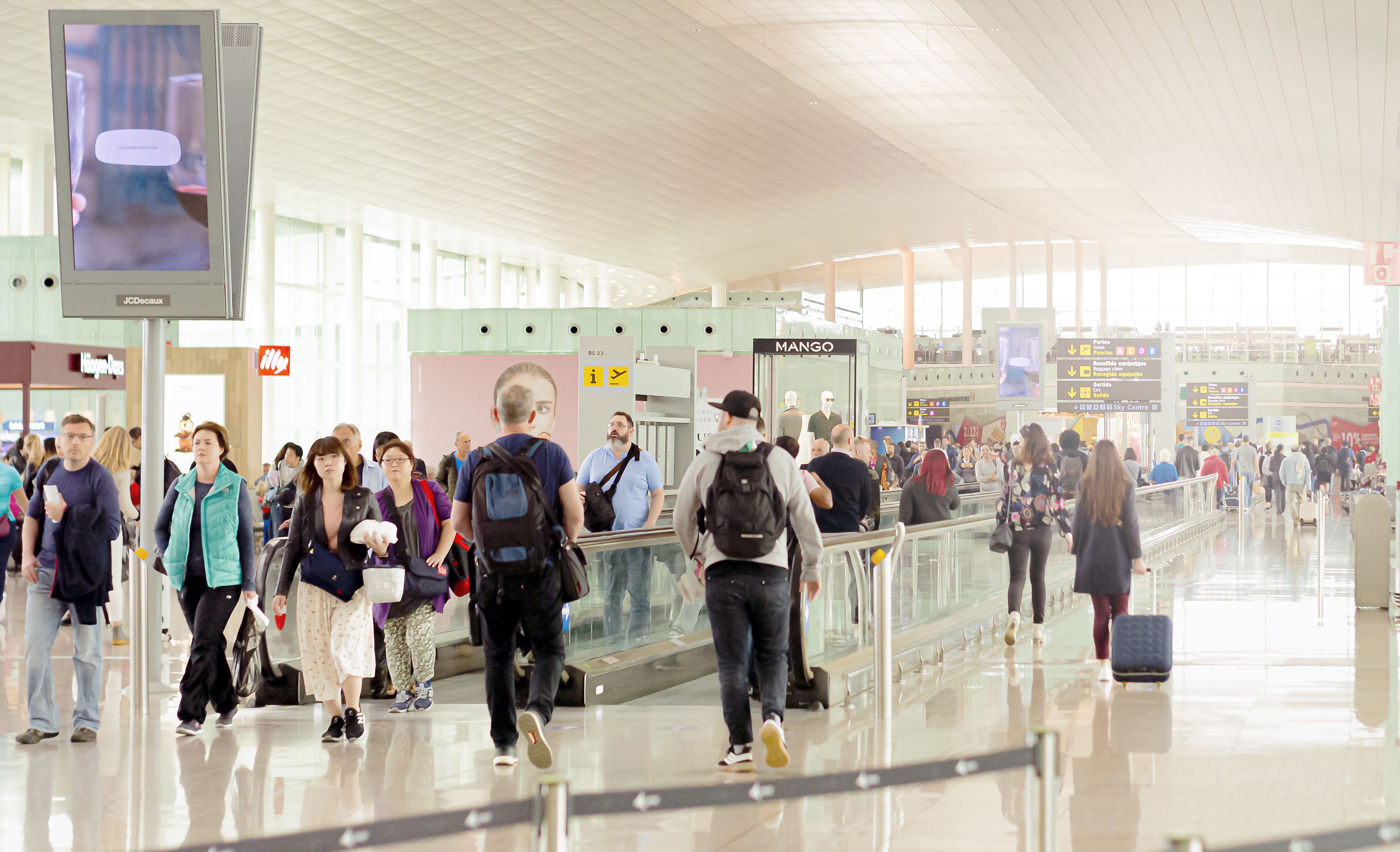 El aeropuerto de El Prat roza los 50 millones de viajeros | iStock