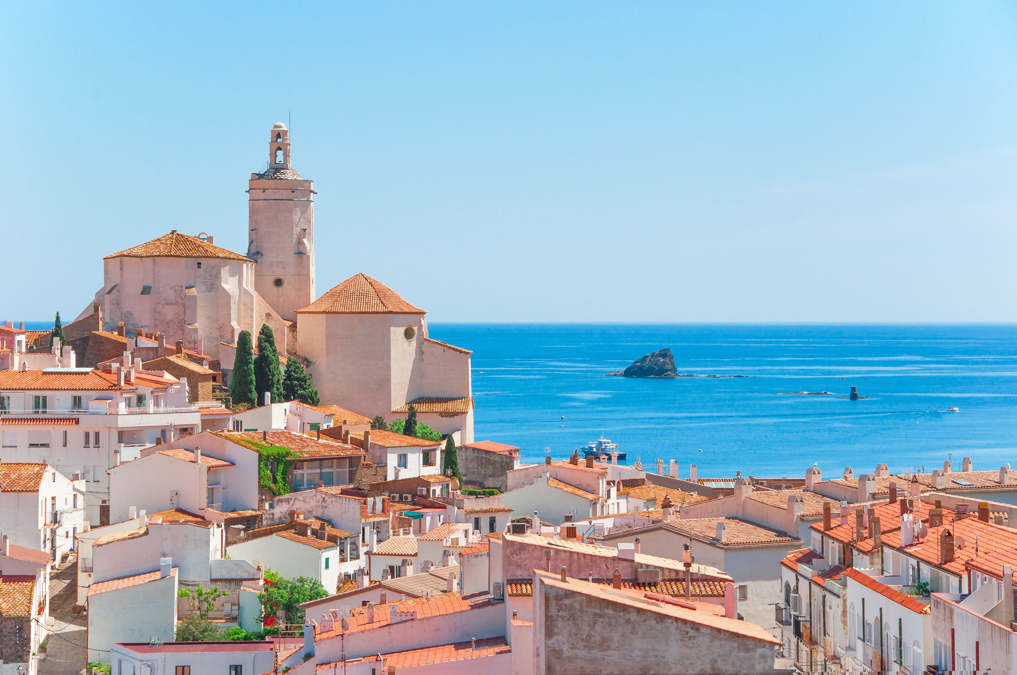 Muchos municipios de la Costa Brava pueden perder entre el 60% y el 85% de la actual oferta de alojamiento de vivienda turística | iStock