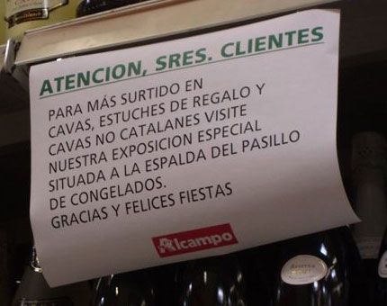 Un cartell al supermercat Alcampo amb caves "no catalans" | Twitter