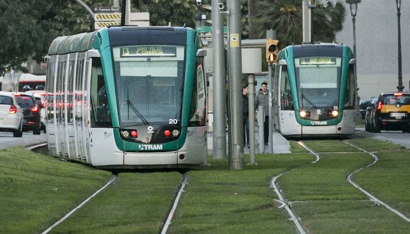 Dos convoyes del Trambaix en Barcelona | ACN