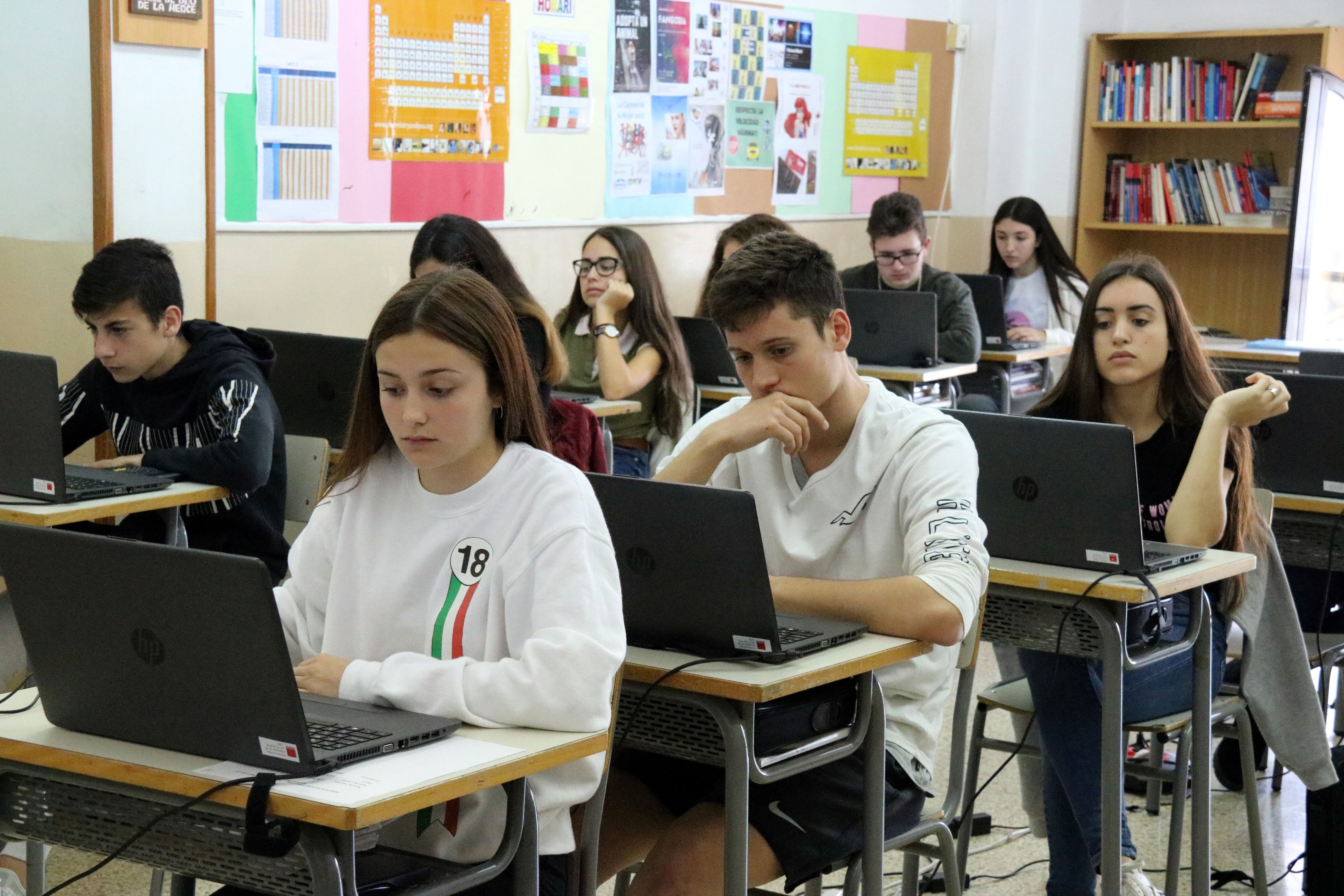 Alumnos del Colegio La Mercè de Martorell participando en las pruebas PISA en el 2018 | ACN