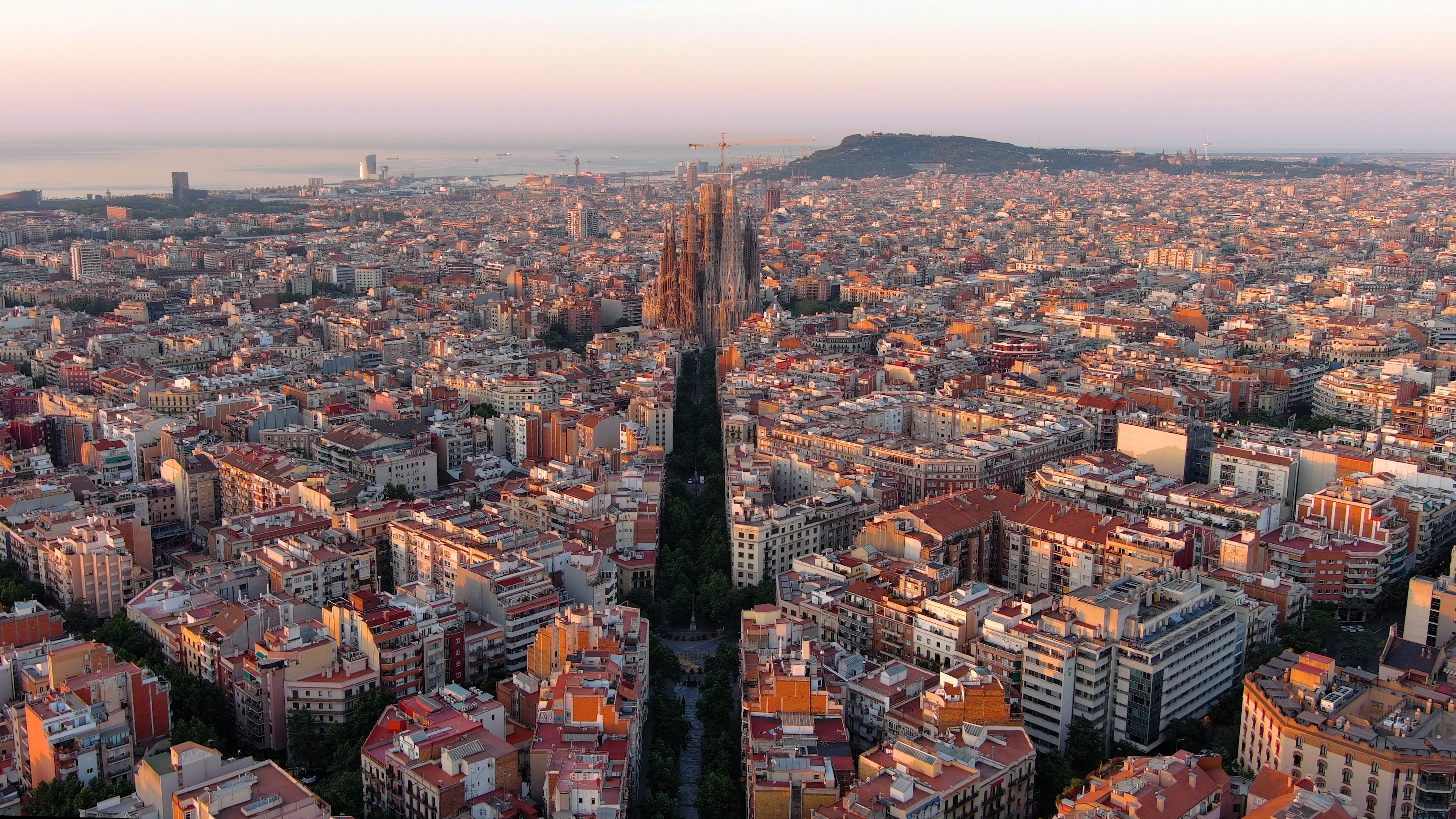 El Área Metropolitana de Barcelona se afianza como motor económico de Catalunya | iStock