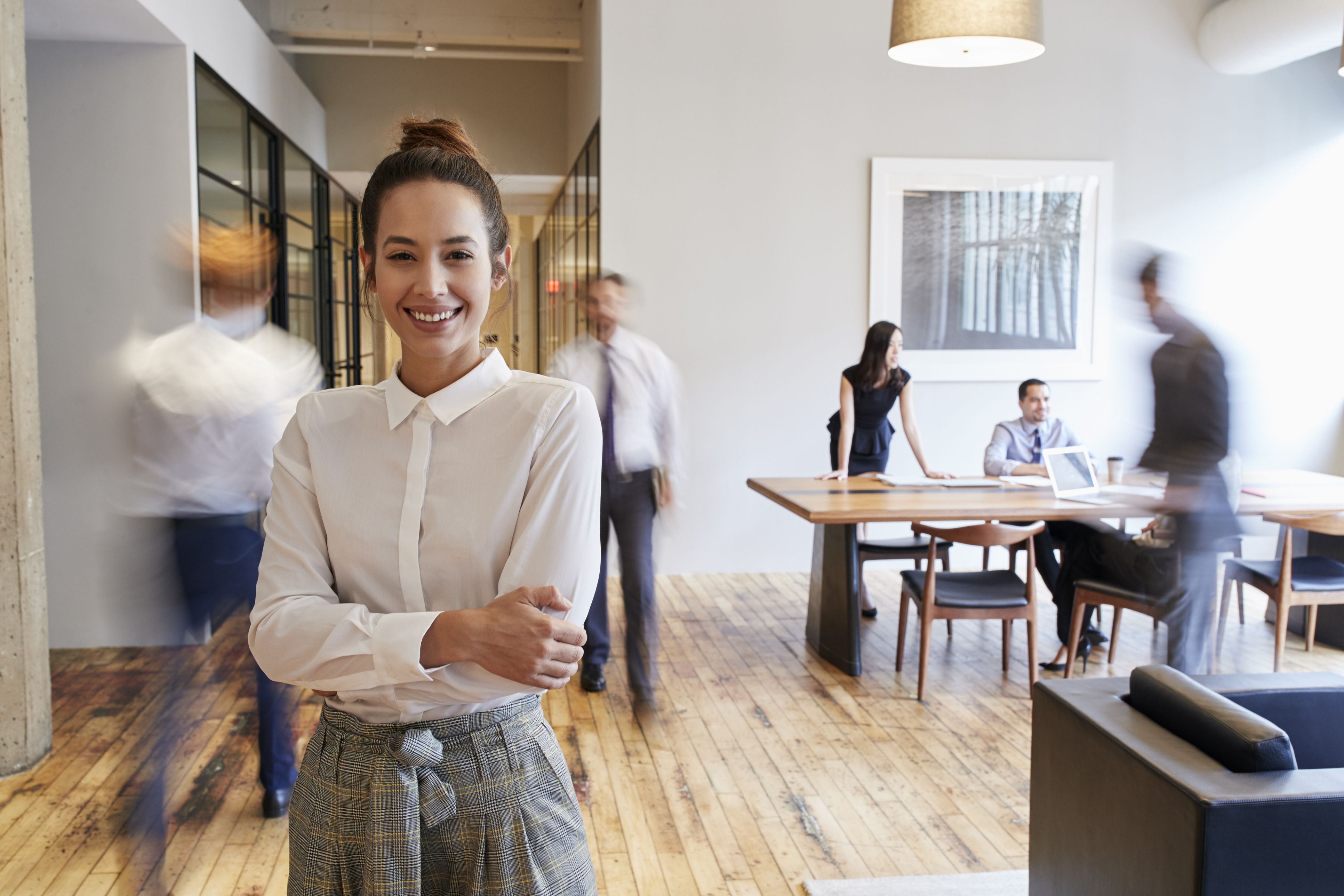 Una trabajadora en una oficina catalana | iStock