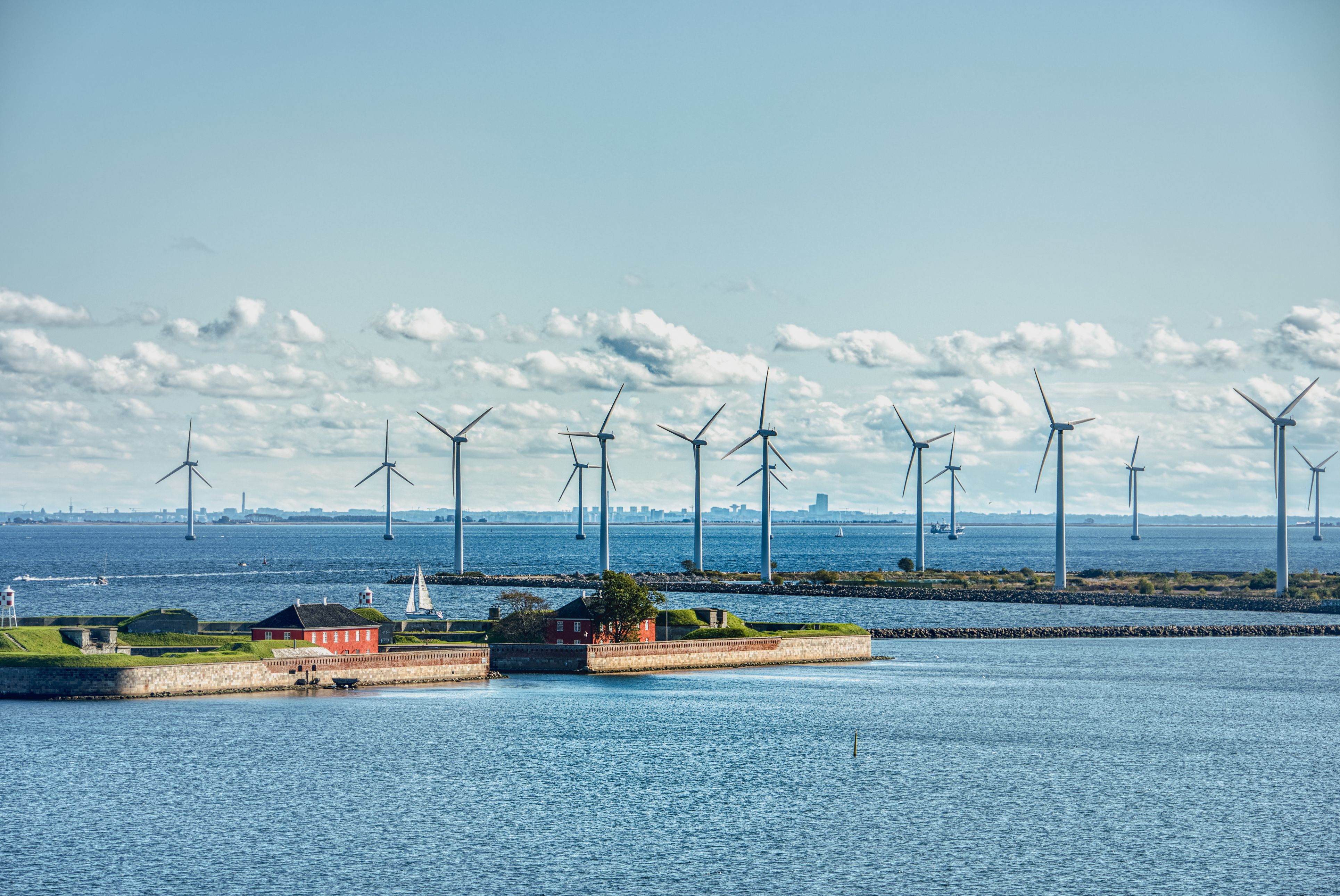 A Dinamarca mostren amb orgull els seus molins de vent al capdavant del mar | iStock