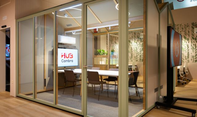 El HUB Cambra Vic tiene 12 espacios de coworking y 2 cabinas de videollamada | <apertium-notrans>Cámara de comercio de Barcelona</apertium-notrans> Barcelona