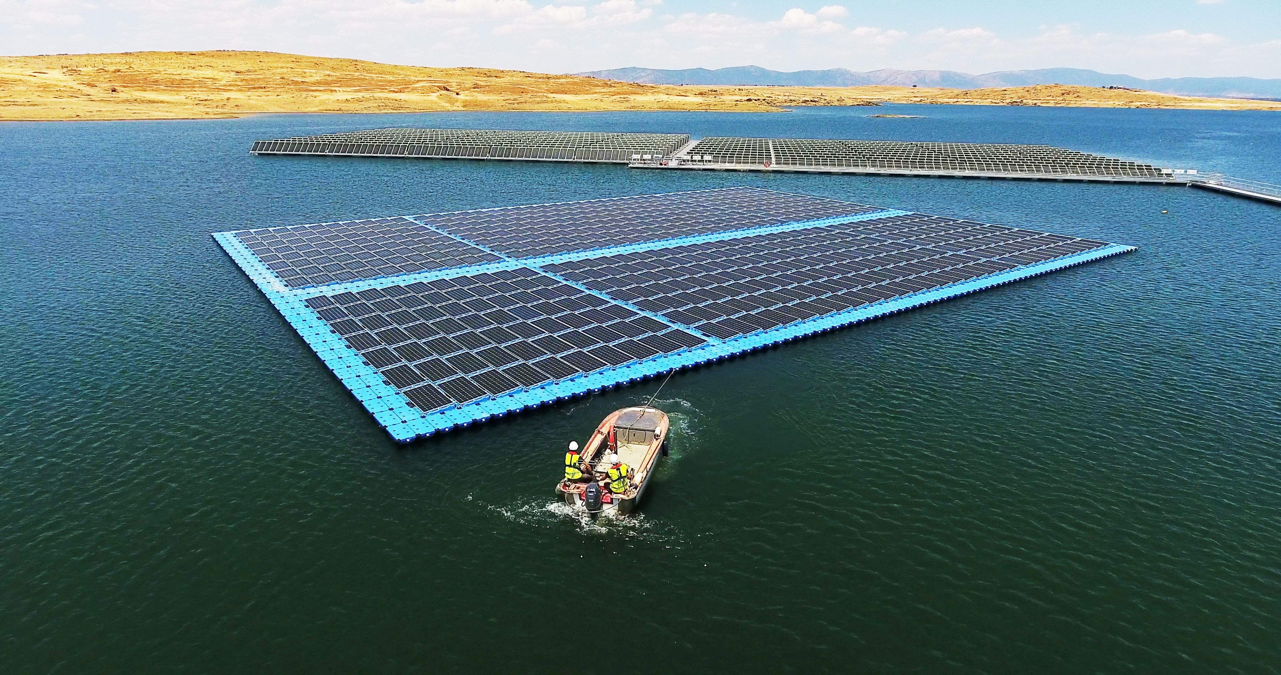 La primera planta fotovoltaica flotant d'Espanya | EP