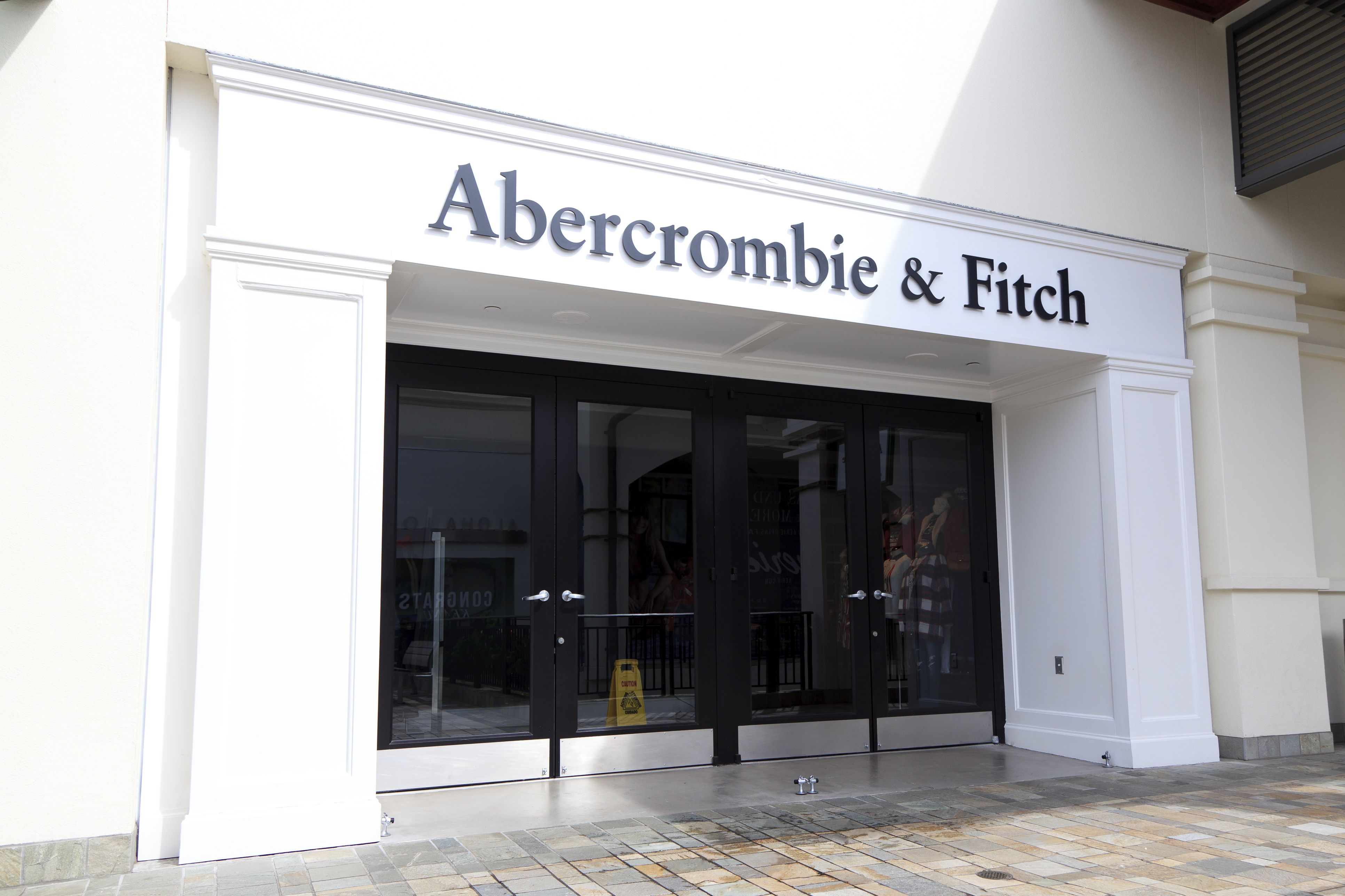 tienda abercrombie por dentro