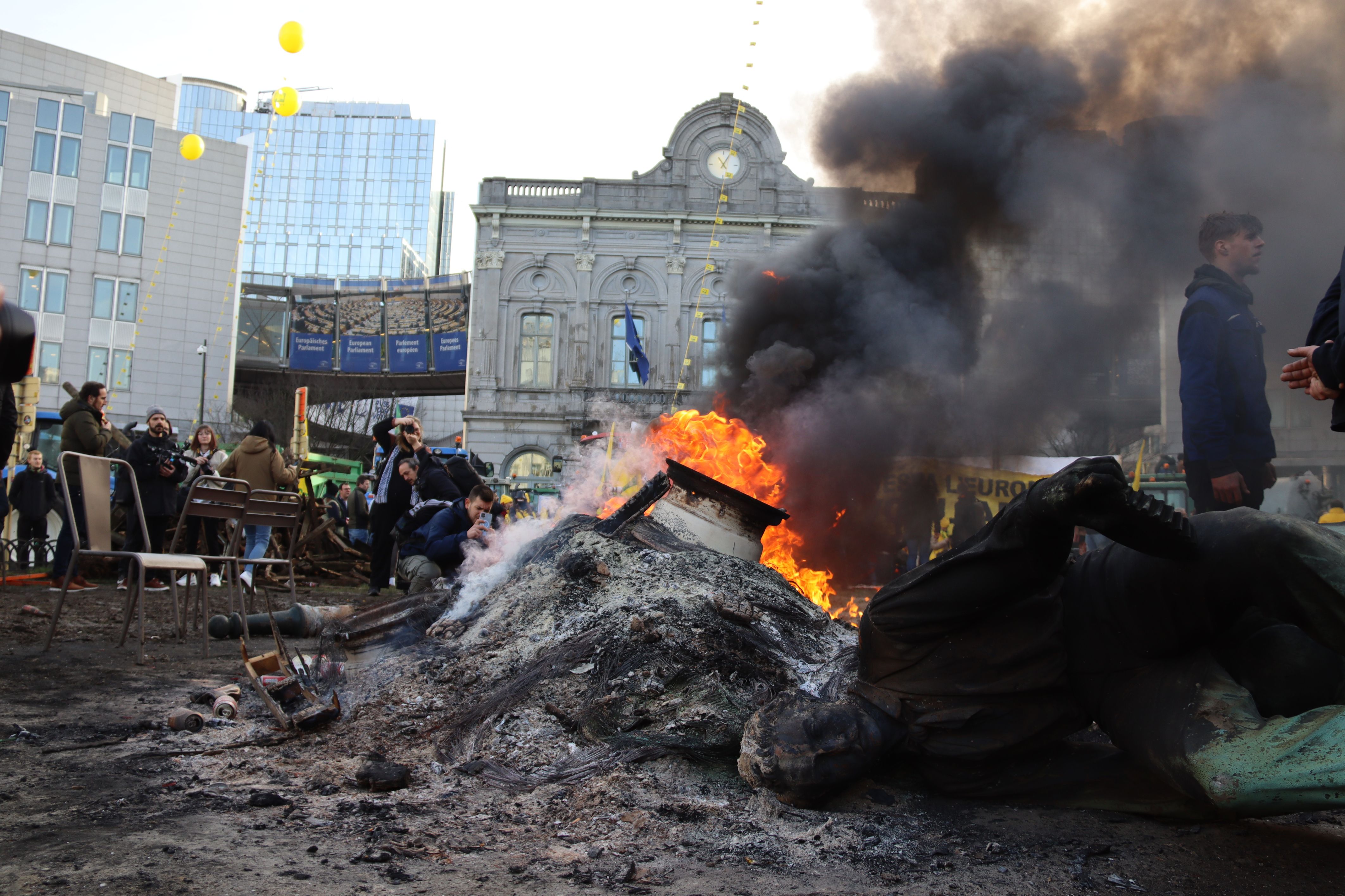 Protesta en el barrio europeo en Bruselas por denunciar el malestar de los agricultores | ACN