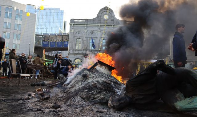 Protesta al barri europeu a Brussel·les per denunciar el malestar dels agricultors | ACN