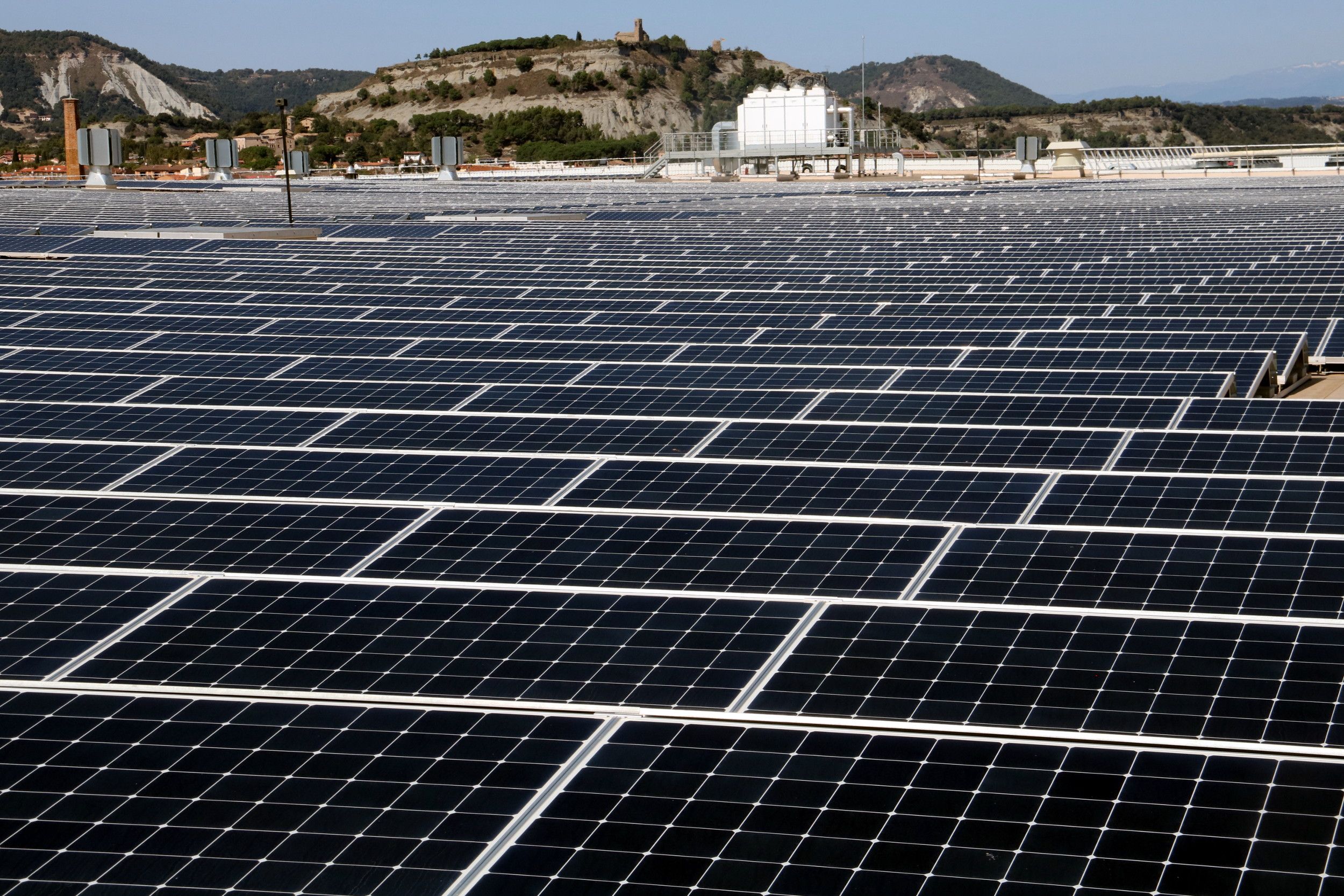 La línia SolarCoop atorga fins a 80.000 euros a les comunitats | ACN