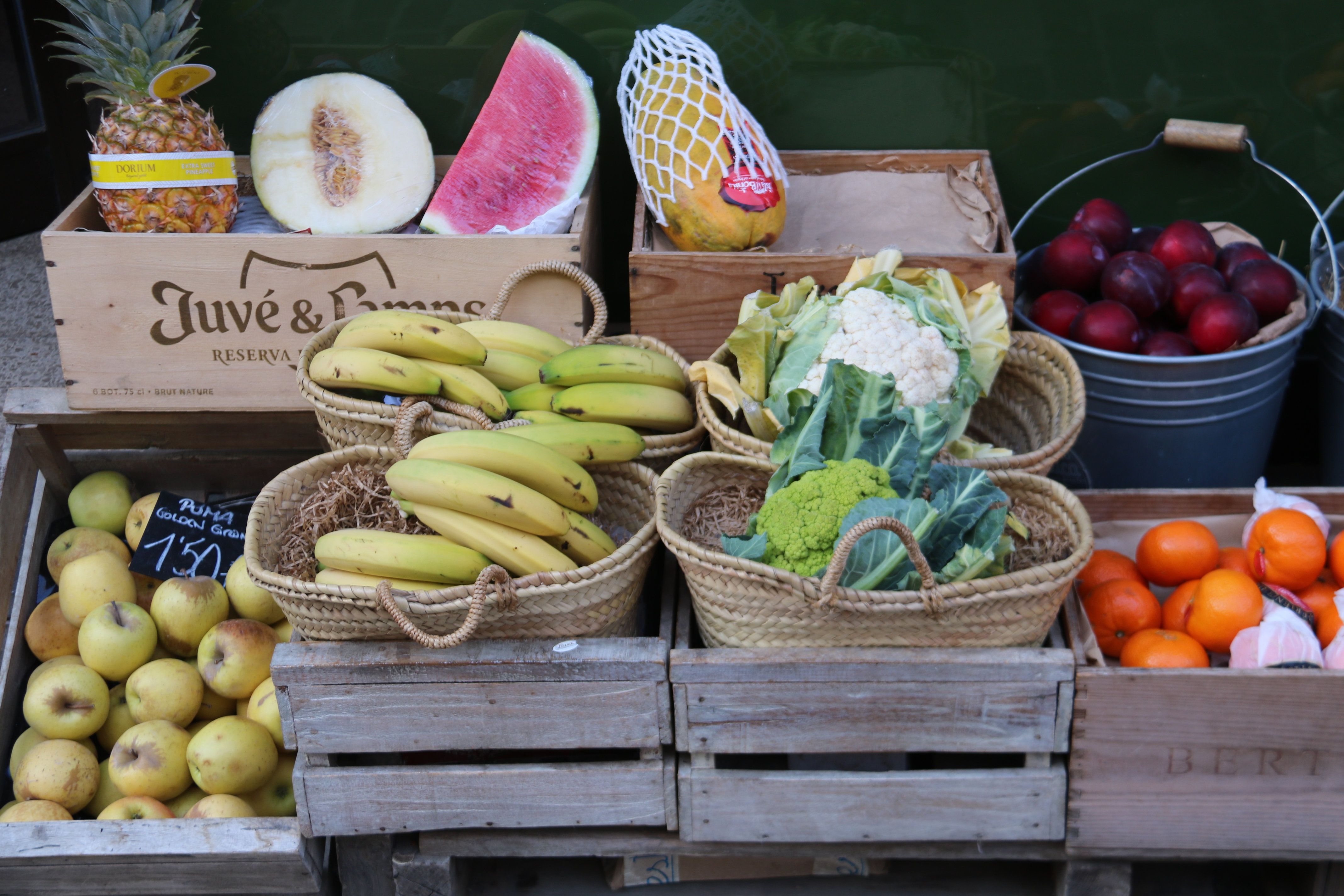 Fruta y verdura en el expositor de una tienda de Girona | ACN