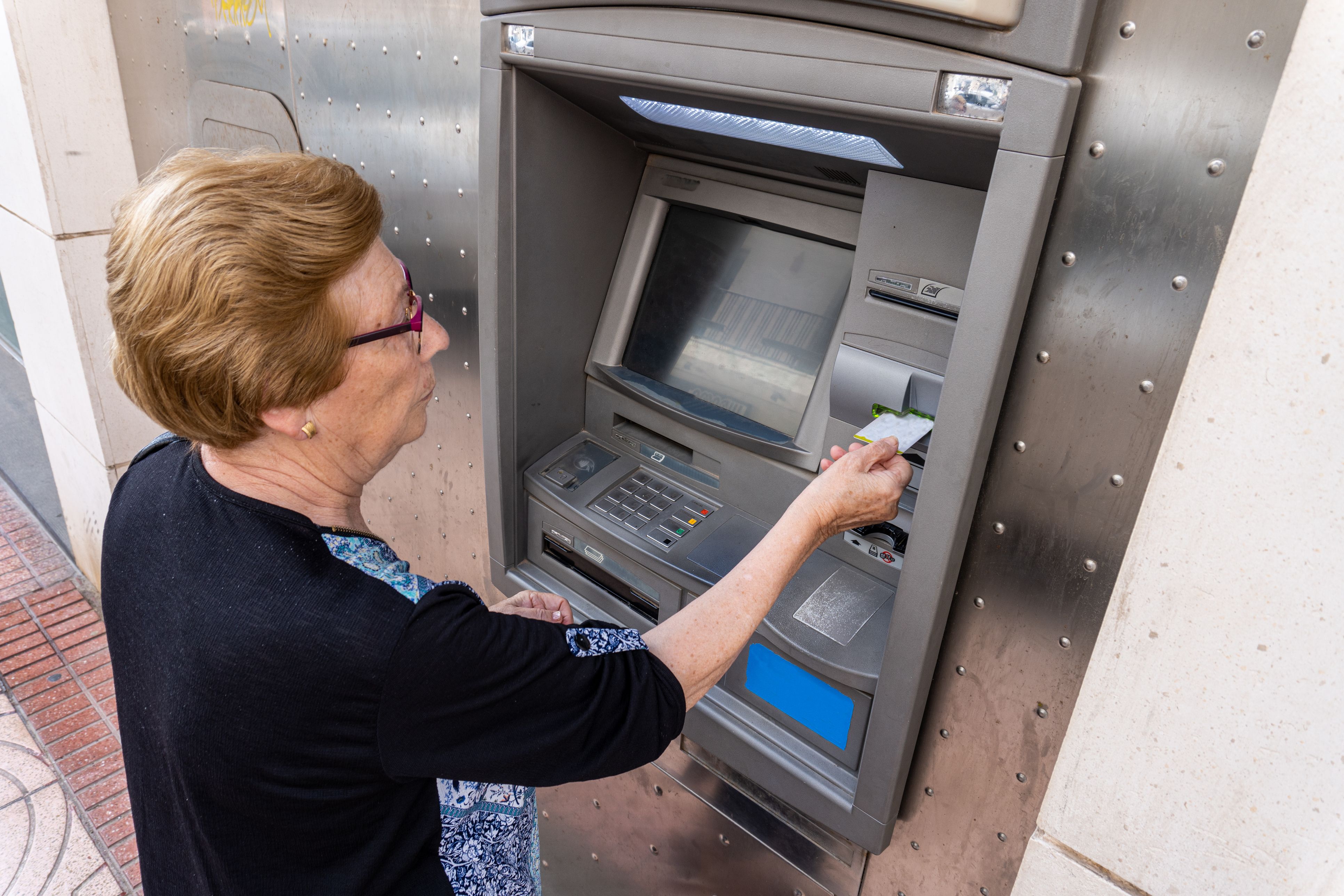 Les oficines bancàries mòbils permetran als clients de qualsevol entitat realitzar tots els serveis propis d’una oficina bancària | iStock