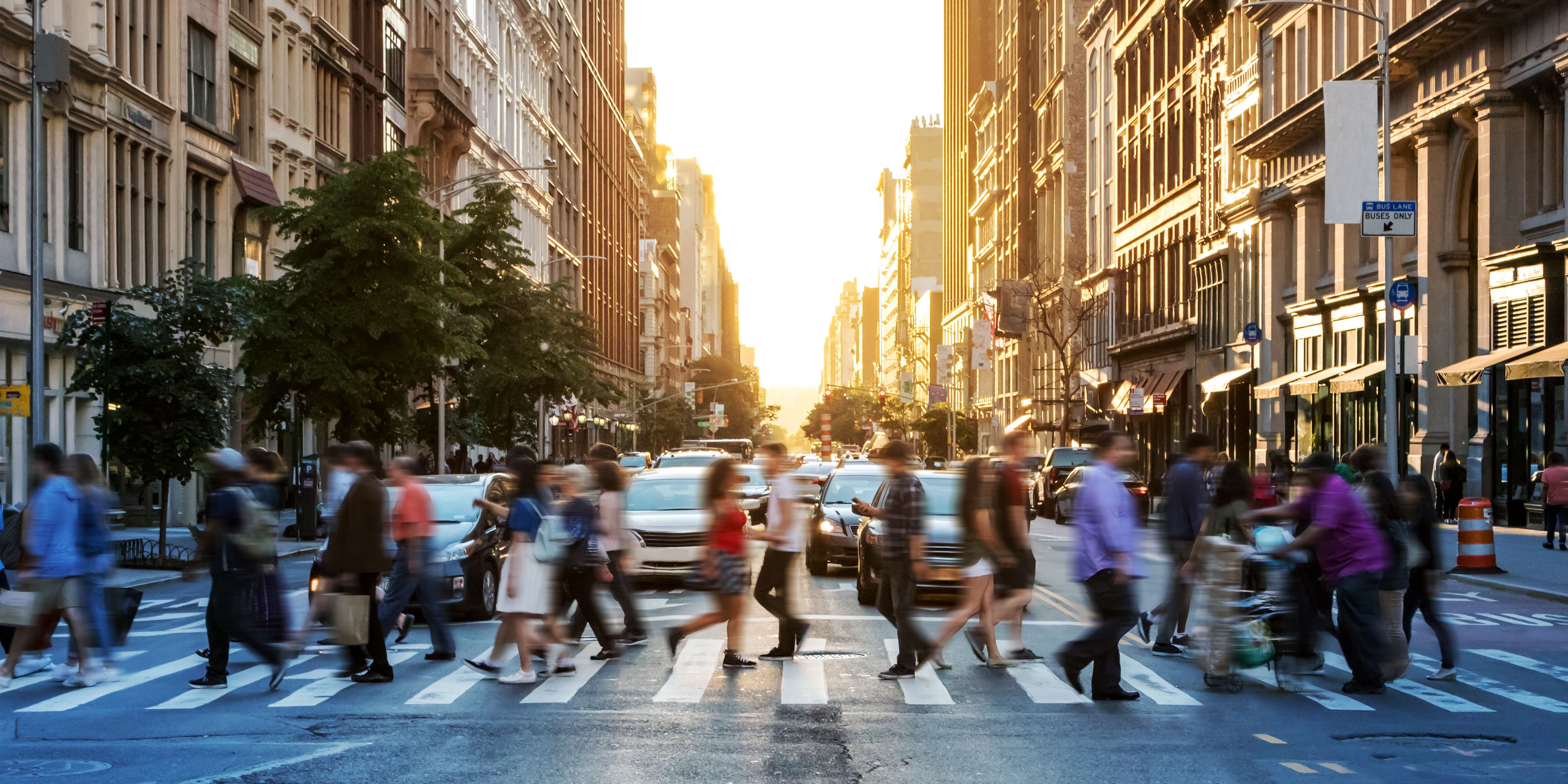 De mitjana, a les llars de Catalunya hi viuen entre dues i tres persones | iStock