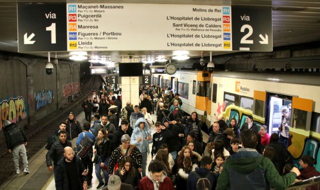 Interior de l'estació de Renfe a Plaça Catalunya | ACN