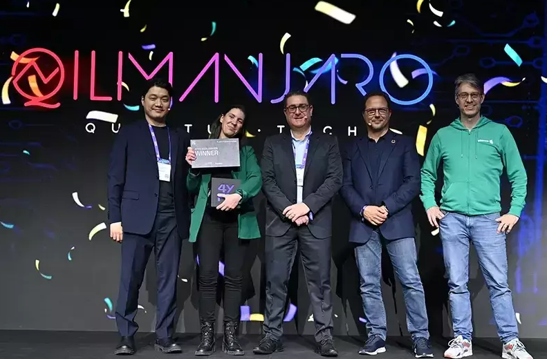 L'equip de Qilimanjaro Quantum Tech rep el premi 4YFN Awards | UB