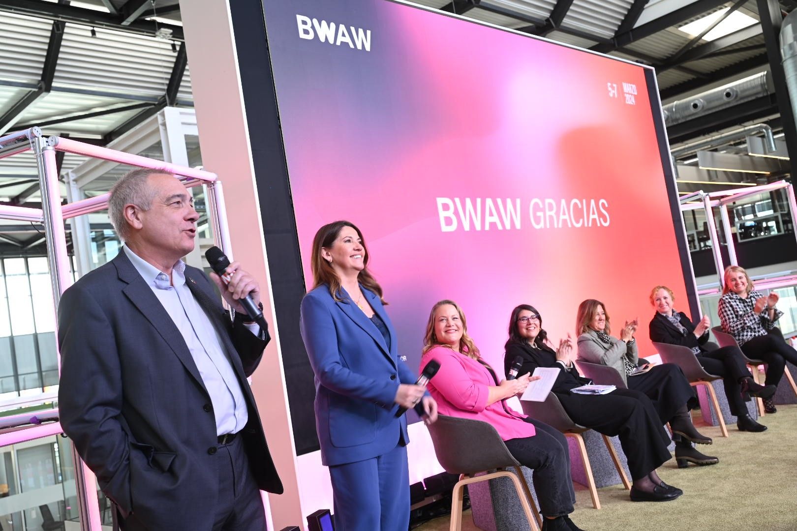 Pere Navarro, delegado especial del Estado en el CZFB, y Blanca Sorigué, directora general del CZFB, en el acto de clausura de la cuarta edición de la BWAW | Cedida