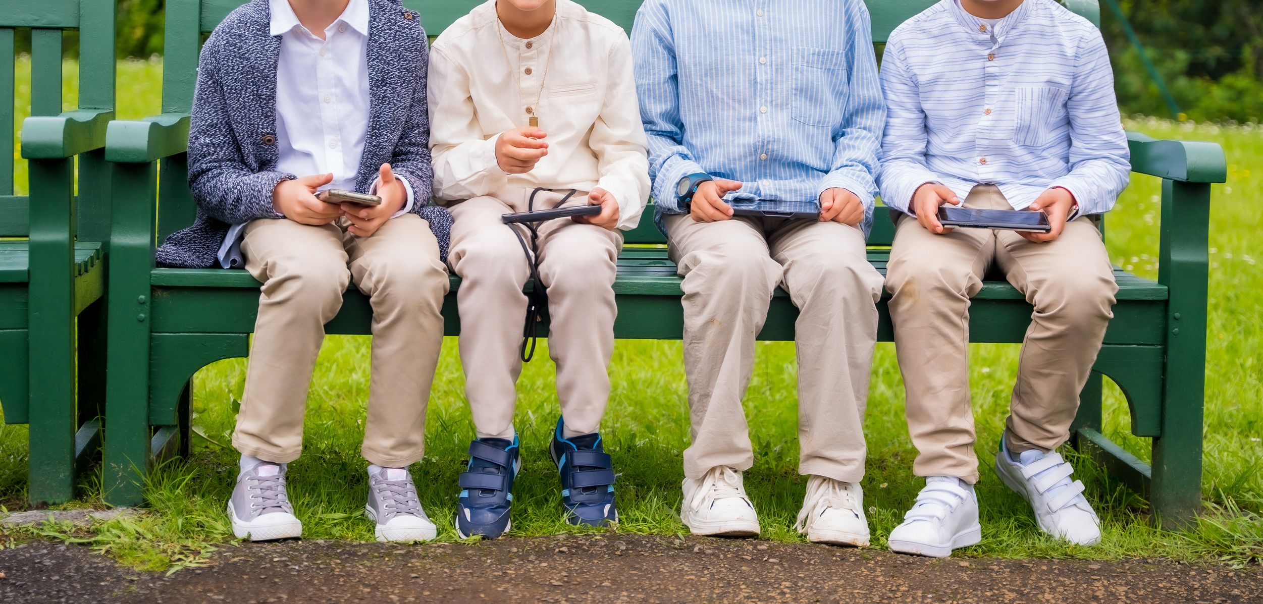 Un de cada quatre nens ja disposa d’un telèfon mòbil als 10 anys | iStock