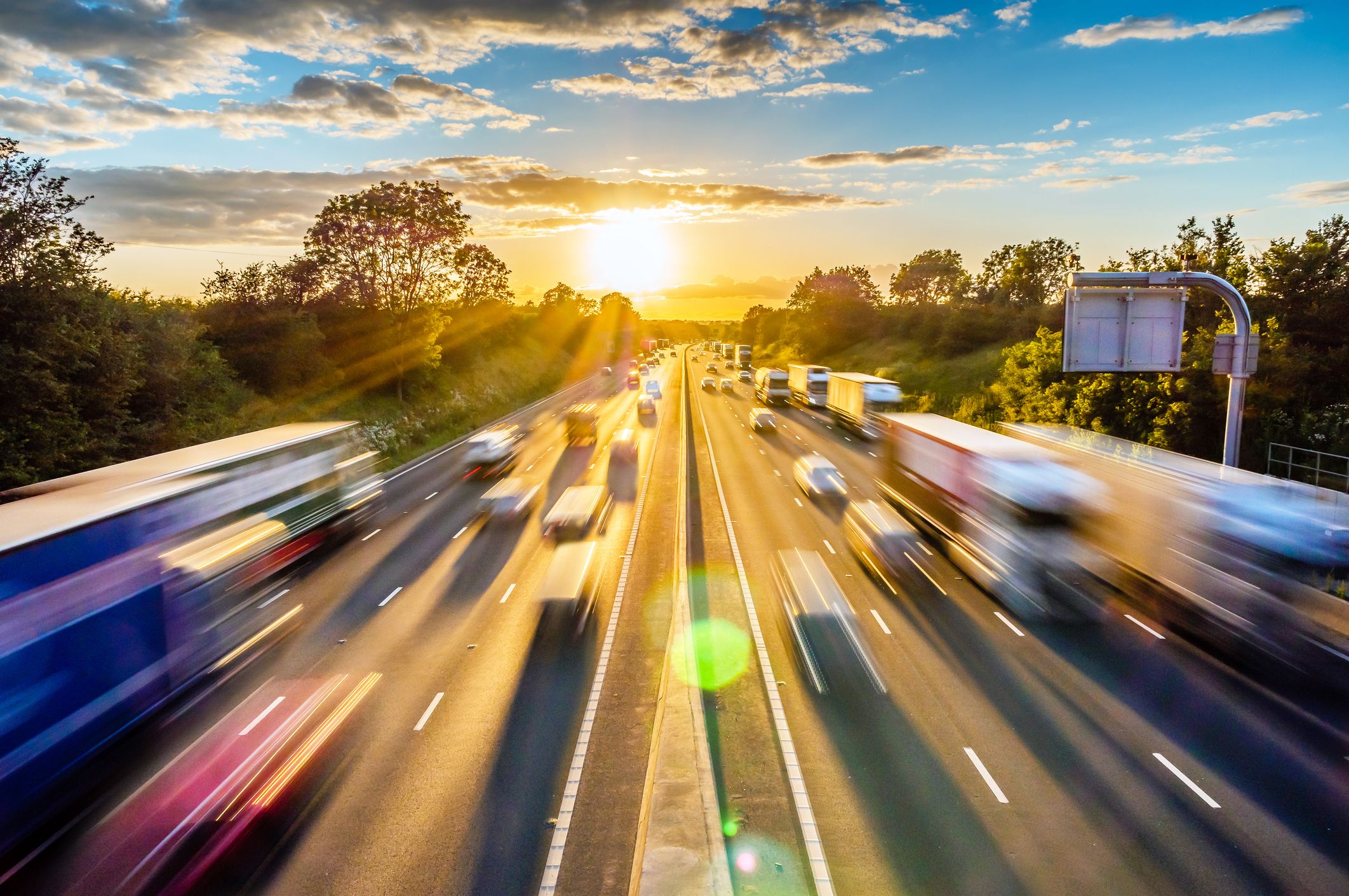 La UE ha prohibido vender coches con motor de explosión a partir de 2035 | iStock