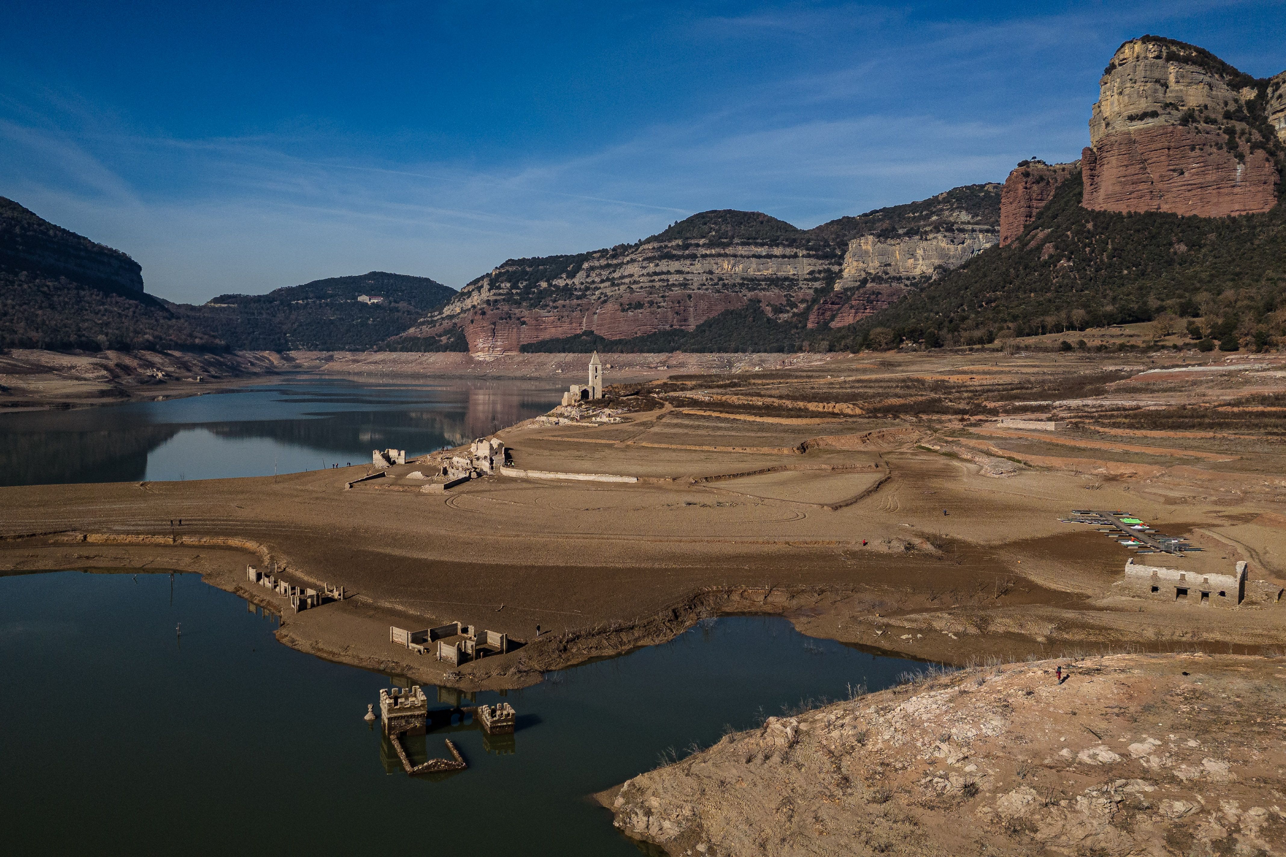 El pantano de Sau nació durante el franquismo y tragó al pueblo entero de Sant Romà de Sau en 1963 | ACN