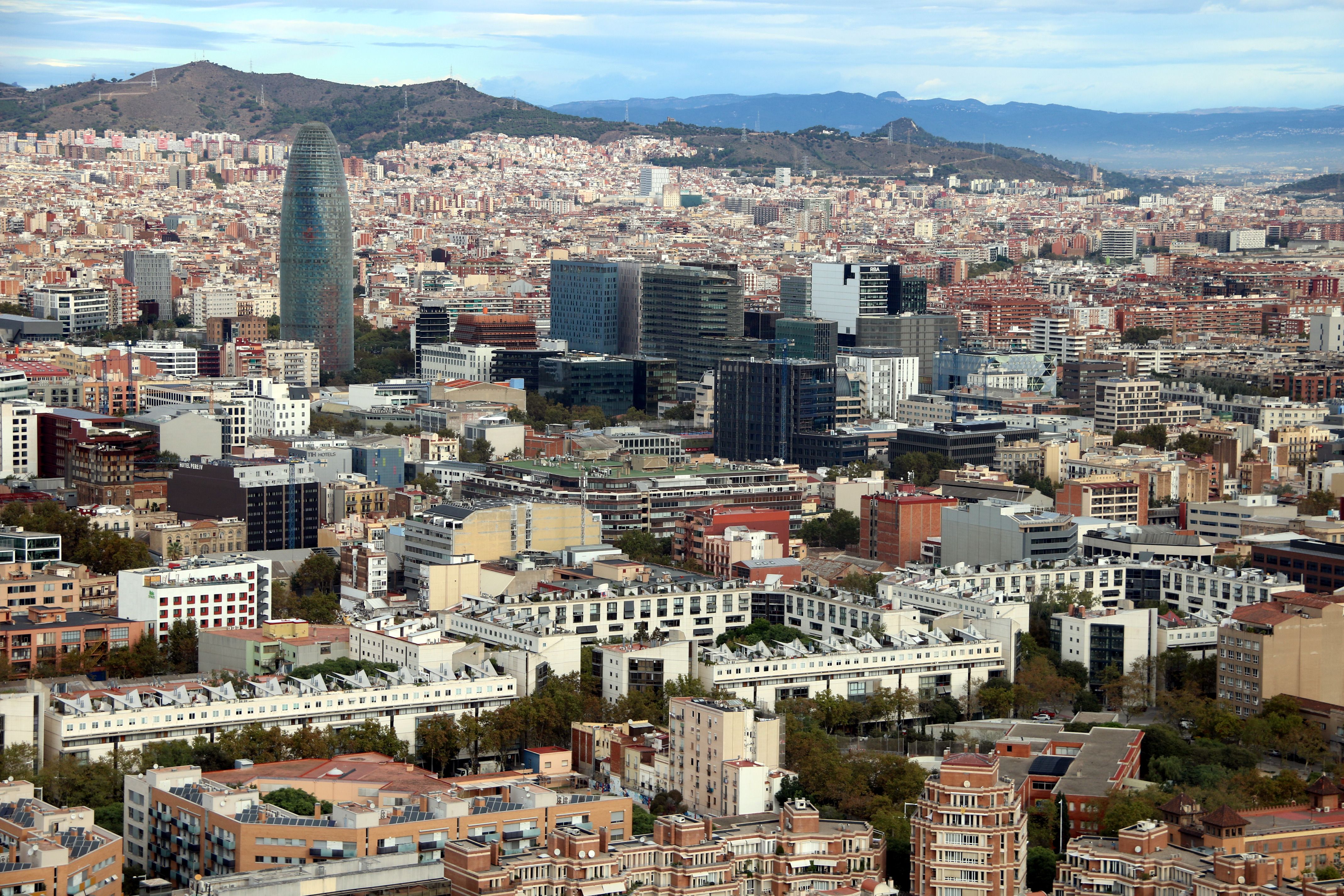 La torre Glòries i part del Poblenou des de mirador de la torre Mapfre | ACN 