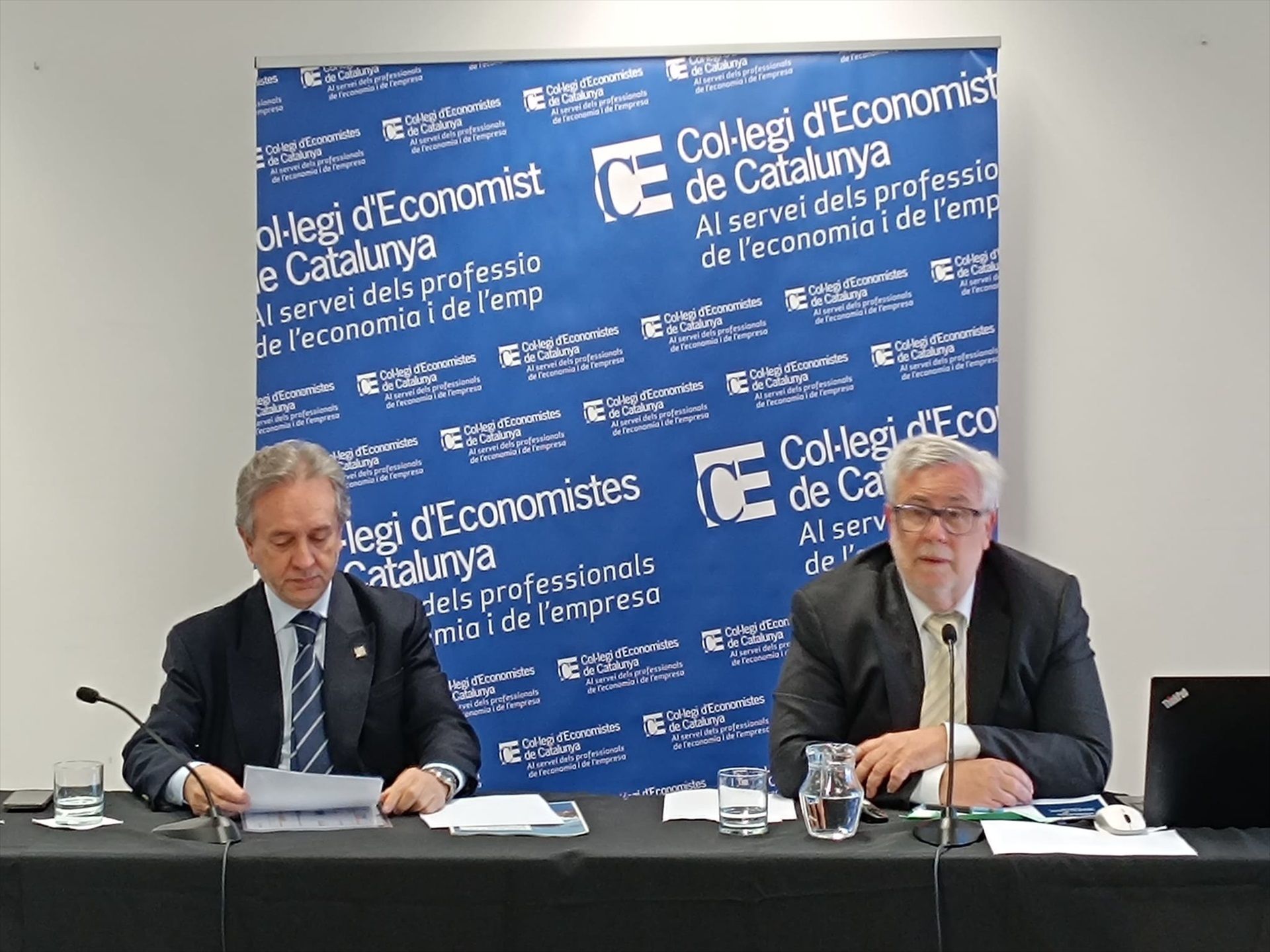 Puig de Travy y Segura en rueda de prensa para presentar la Encuesta de situación económica en el invierno de 2024 elaborada por el Col·legi d'Economistes de Catalunya (CEC) | EP