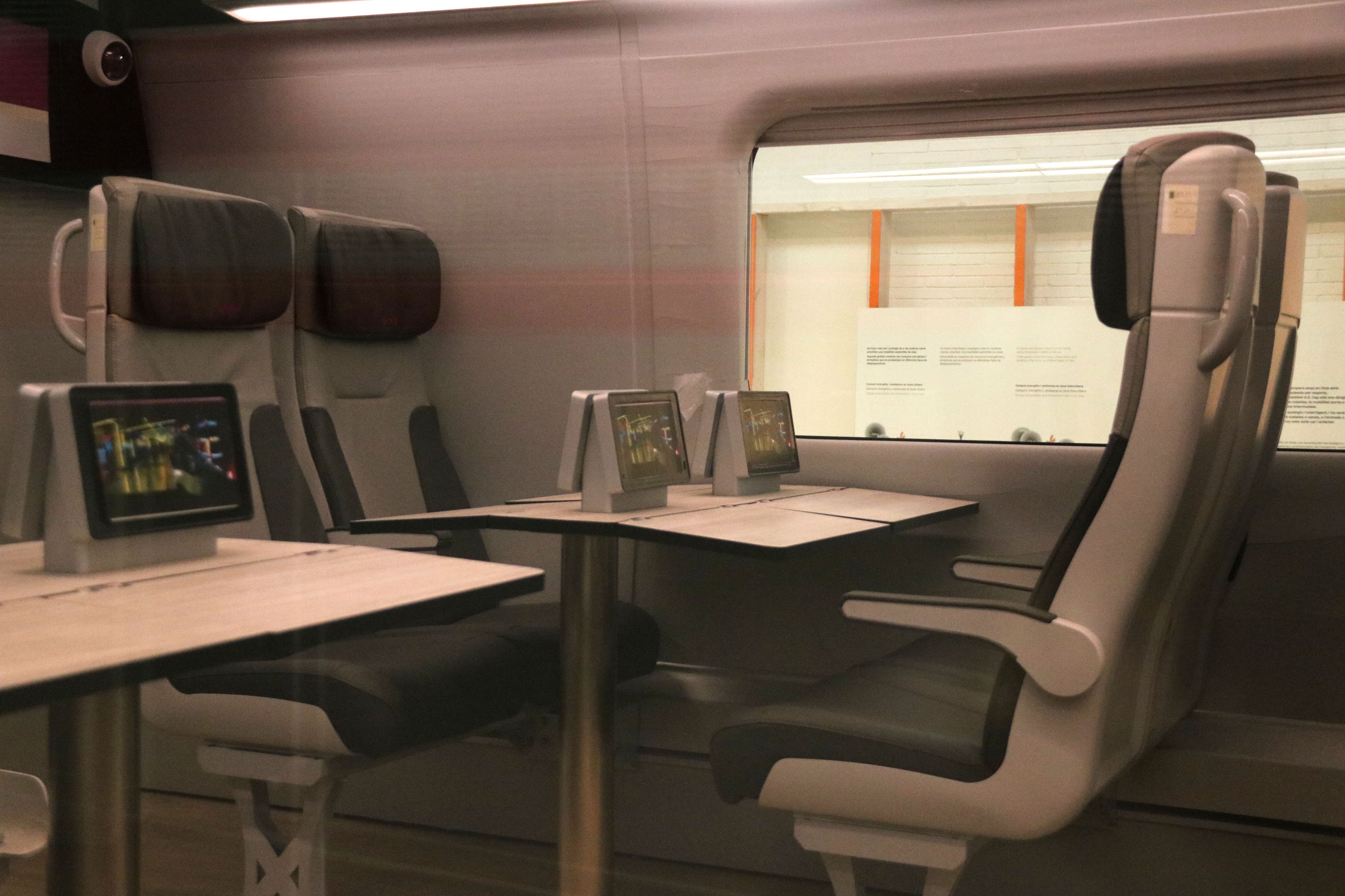 Interior de la maqueta a tamaño real de cómo será el tren Talgo el próximo año, expuesta en el nuevo Museo del Ferrocarril de Catalunya | ACN