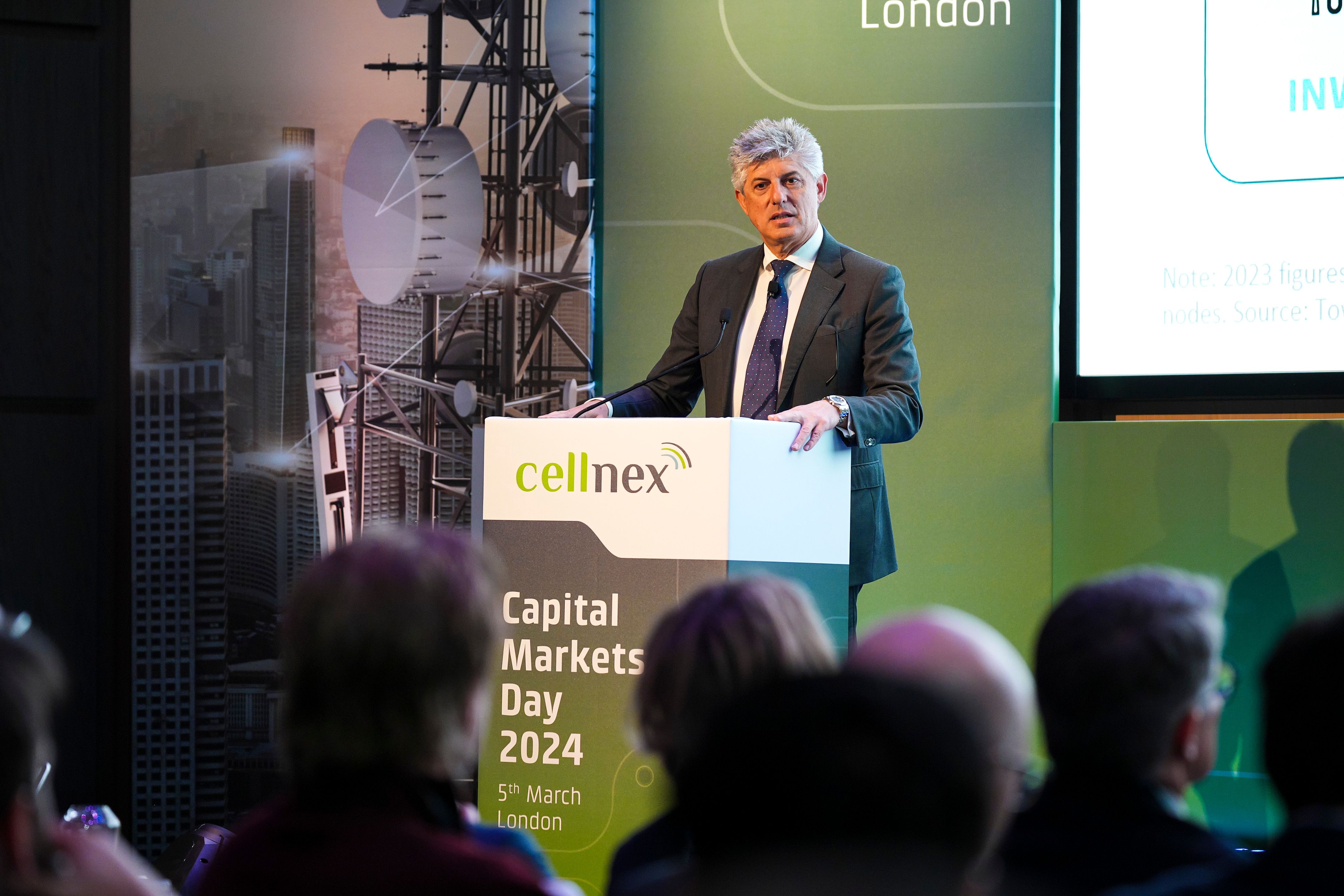 El CEO de Cellnex, Marco Patuano, durant la seva intervenció al Capital Markets Day de Londres | Cedida