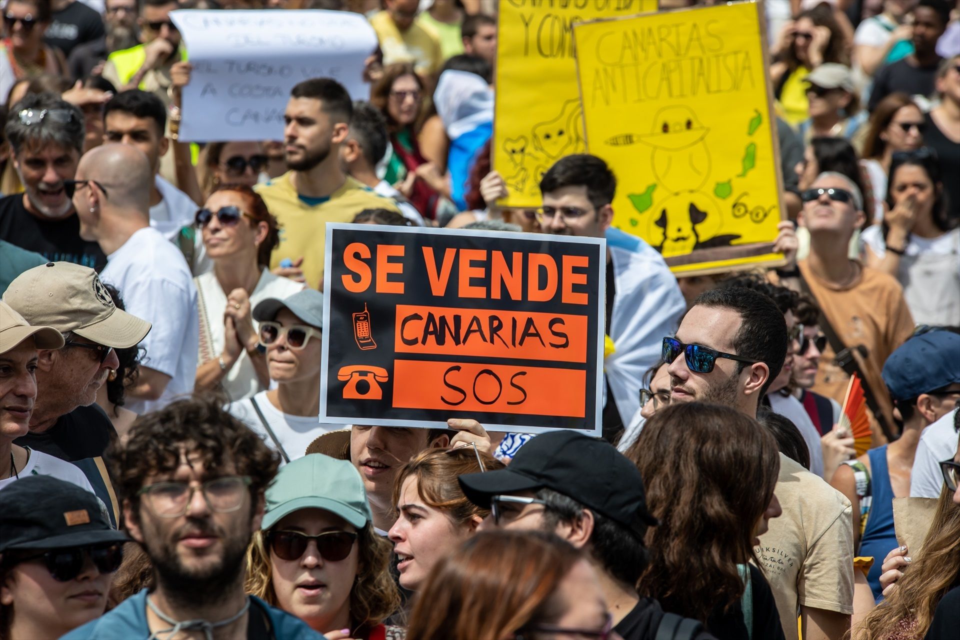 La societat civil de les illes es posiciona contra el model descobert als anys 60 i 70 | EP