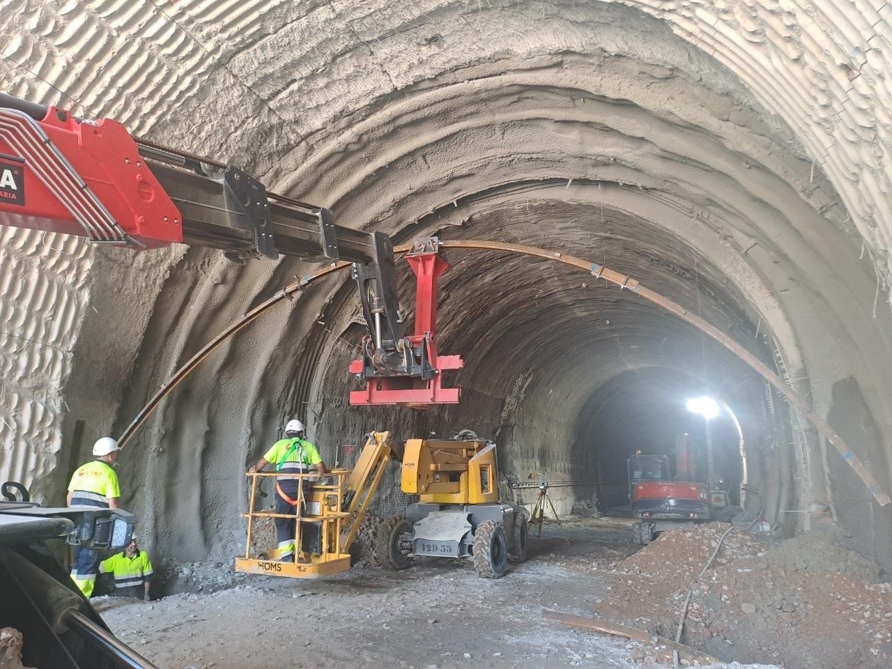 Obres d'Adif en un túnel al tram Castellbisbal-Martorell del futur Corredor Mediterrani | ACN