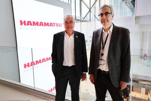 Pere Navarro, delegat especial de l’Estat al CZFB, i David Castrillo, 'CVC Europe Business Development Manager' a Hamamatsu | Cedida