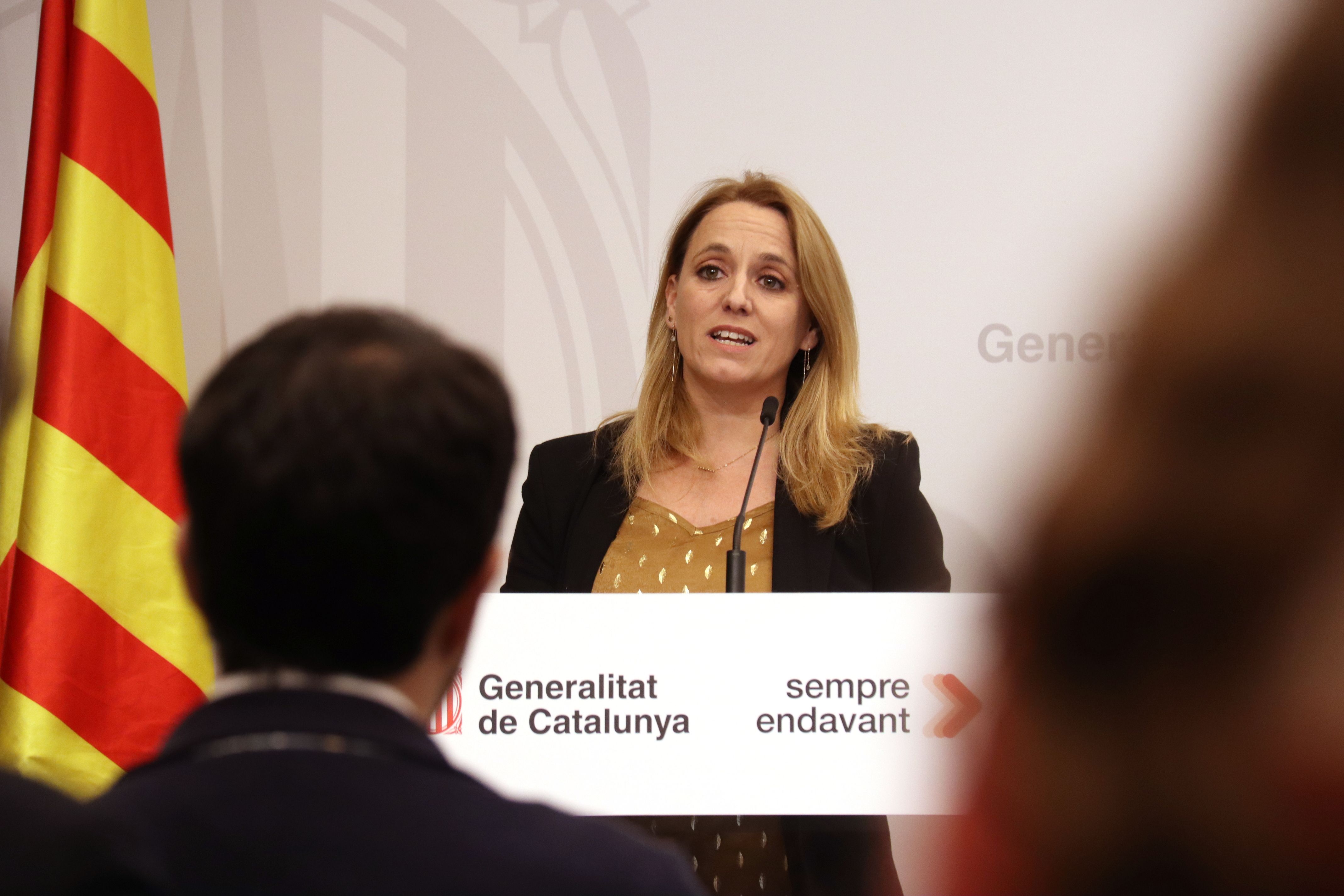 La consellera d'Economia i Hisenda, Natàlia Mas, en una roda de premsa per valorar l'OPA hostil del BBVA al Sabadell | ACN