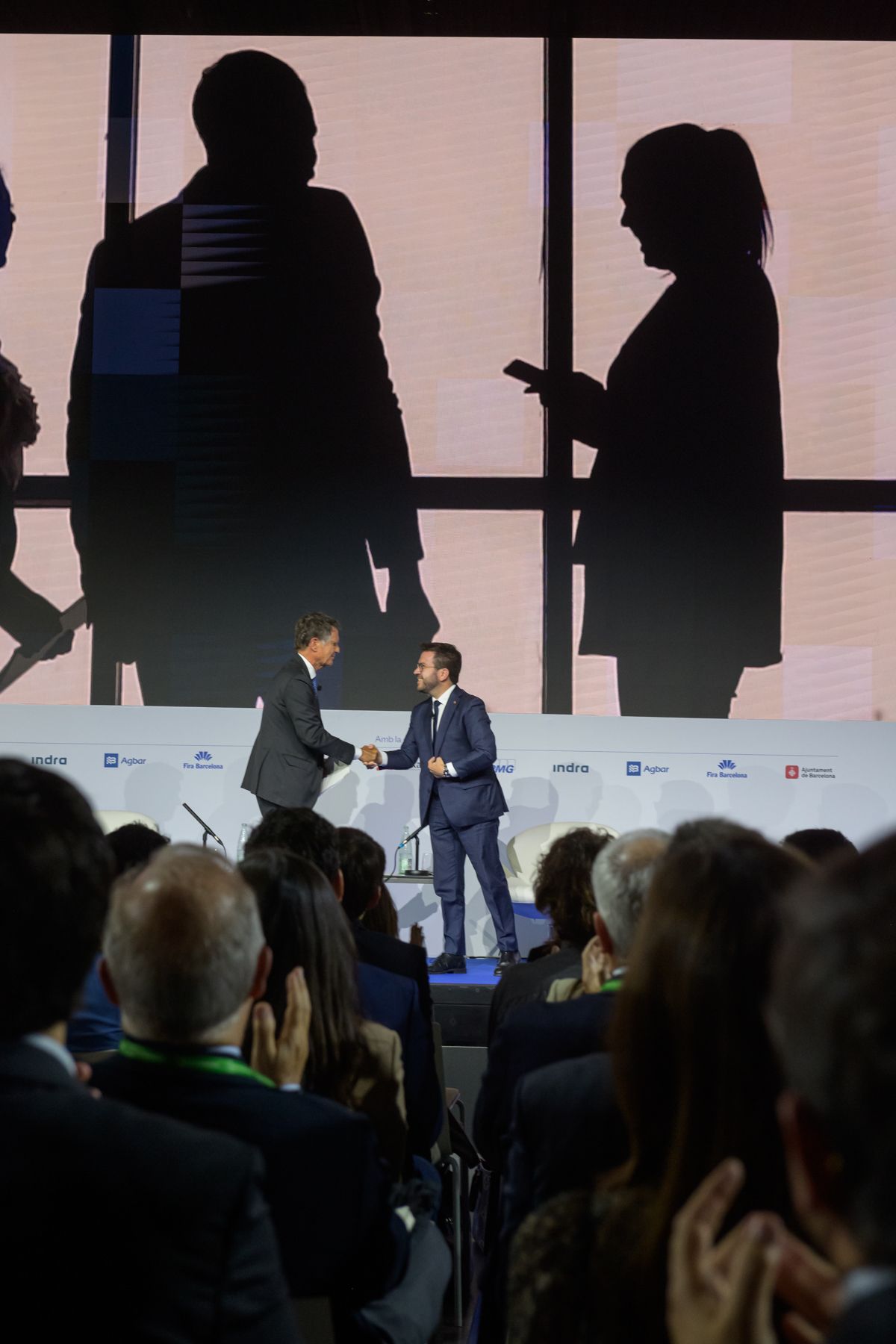 Jaume Guardiola, presidente del Cercle d'Economia, y Pere Aragonès, presidente de Catalunya en funciones, en la 39ª Reunión anual del Cercle | Cedida