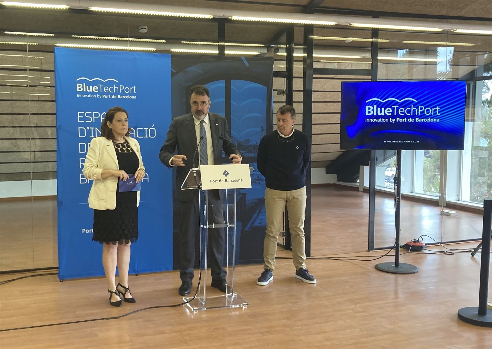 El president del Port de Barcelona, Lluís Salvadó; la directora d'Innovació i Estratègia, Emma Cobos; i el director general del WTC, Carles Anglada | EP