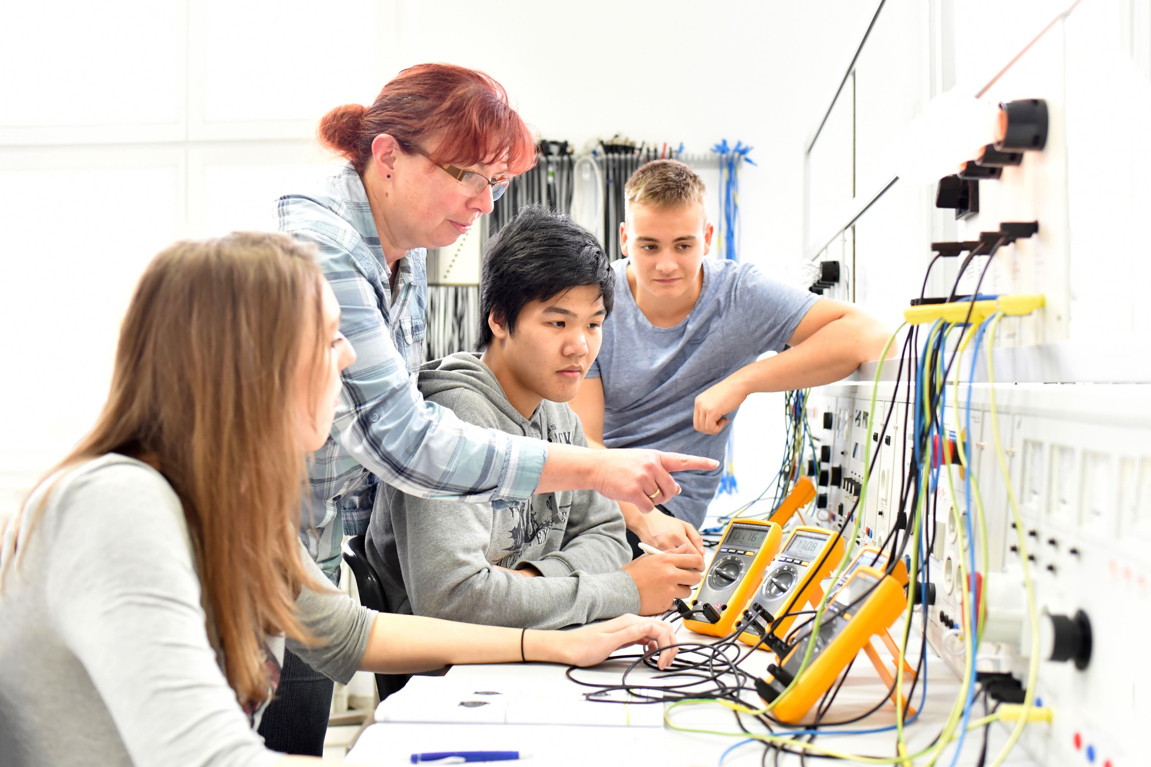 El 43% considera que tenen més oportunitats professionals que no pas els universitaris | iStock