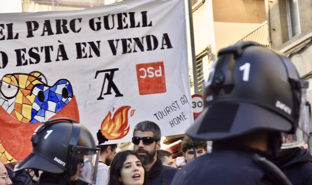 Manifestants contra la desfilada de Louis Vuitton | EP