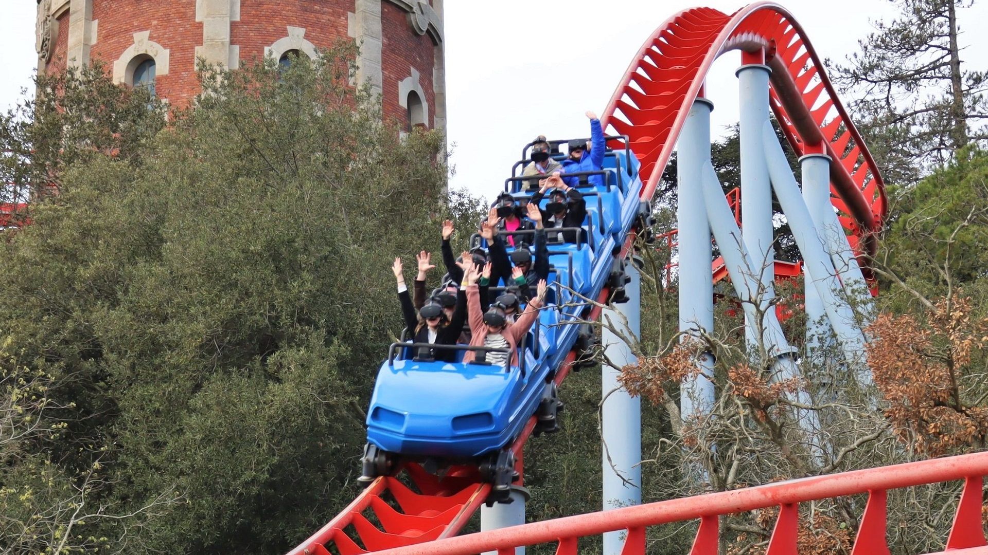 Adiós colas, hola realidad virtual: la montaña rusa de cambios en los  parques de atracciones