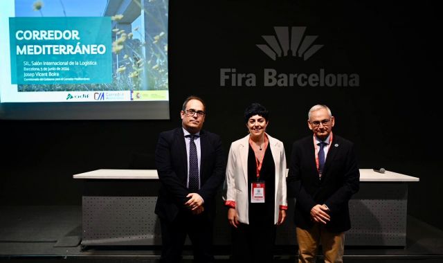 Josep Vicent Niebla, Marta Serrano y José Antonio Sebastián, durante la ponencia sobre los corredores de Adif | @SILBarcelona