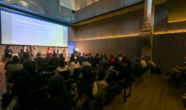 La sala del Recinte Modernista de Sant Pau escolta les valoracions dels ponents durant la primera taula rodona | Cedida 