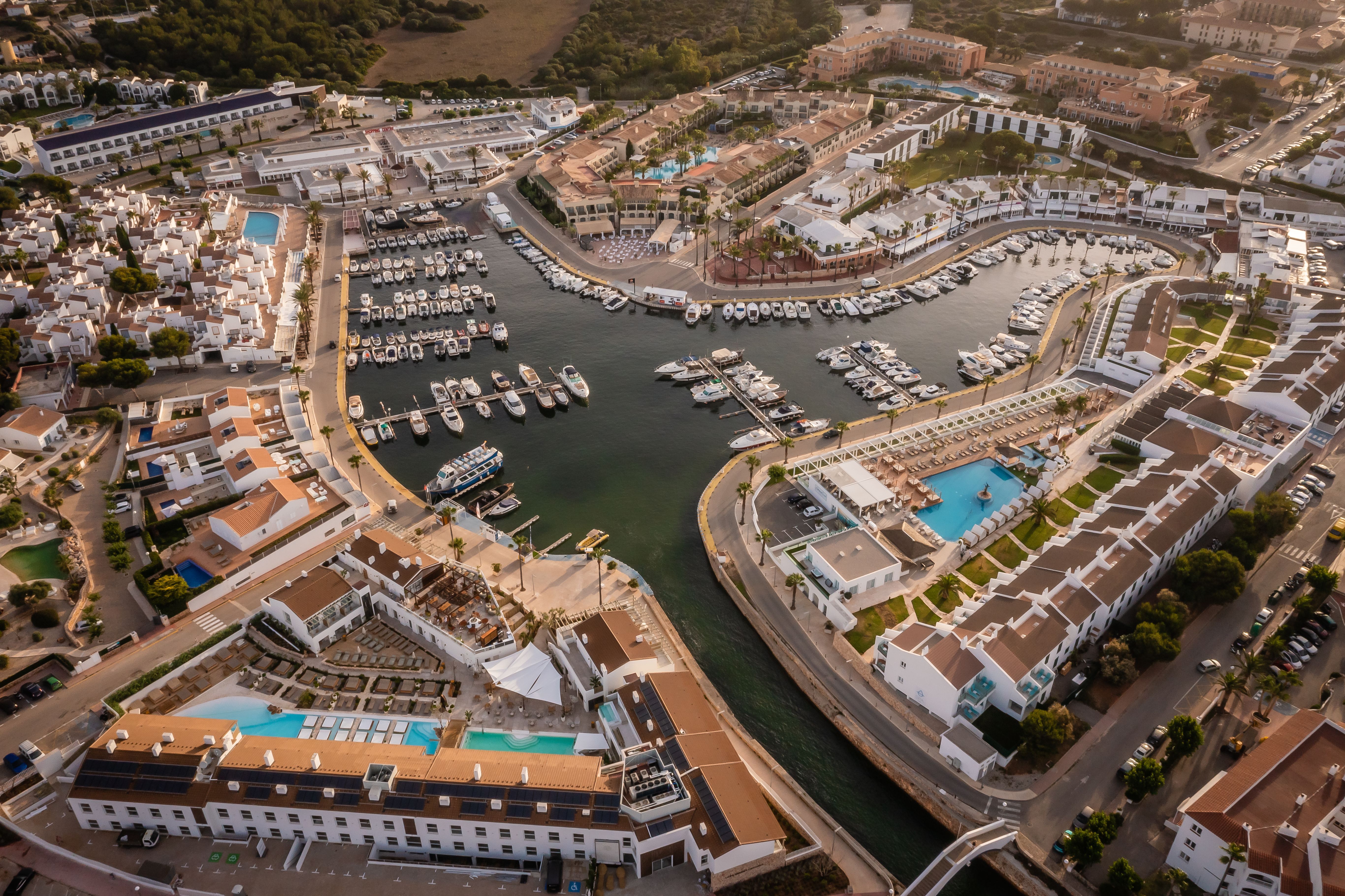 Vista aèria del Lago Resort Menorca, al complex a Cala en Bosch | Cedida