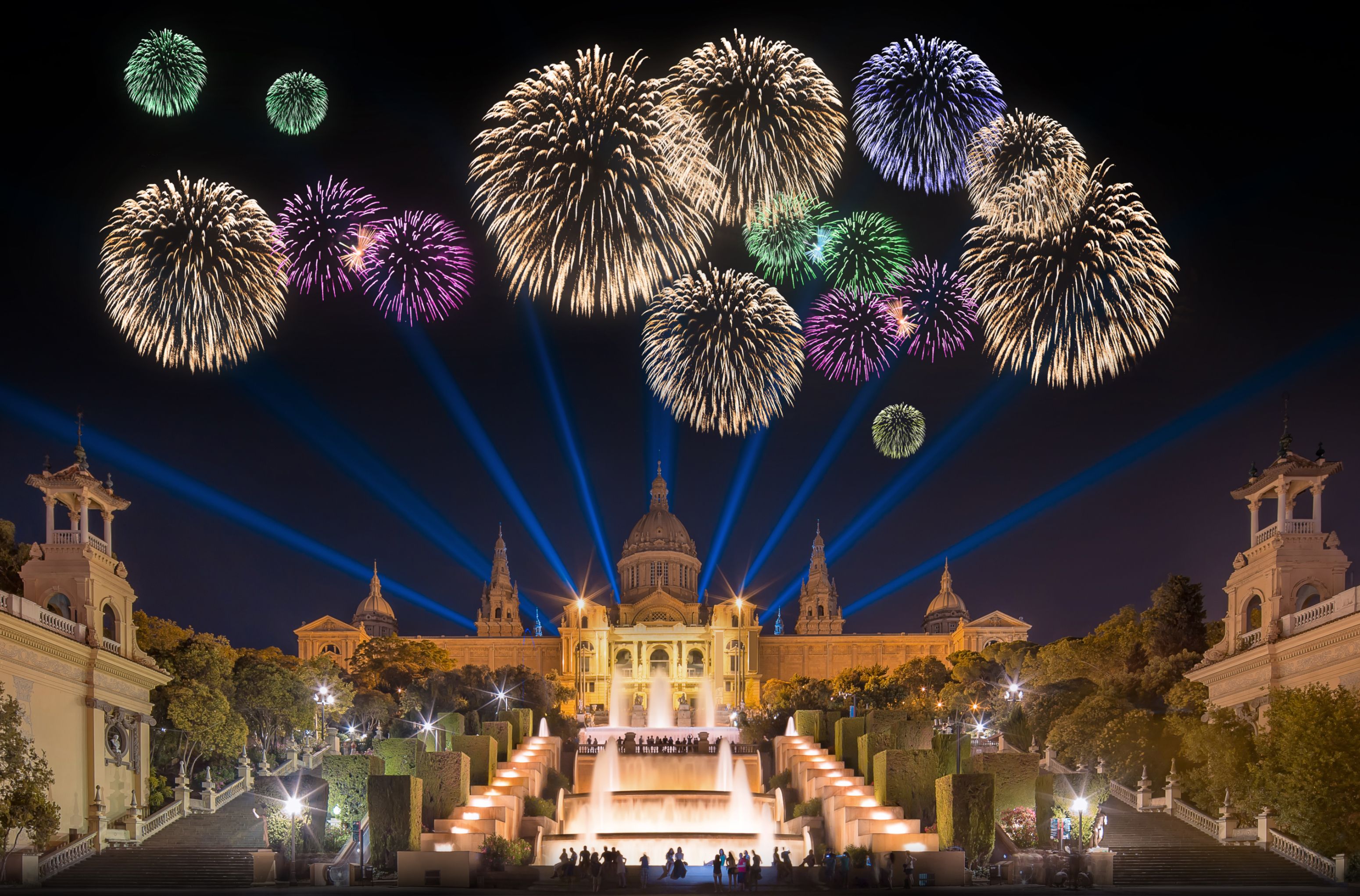 Fuegos artificiales en la Fuente Mágica de Montjuïc | iStock