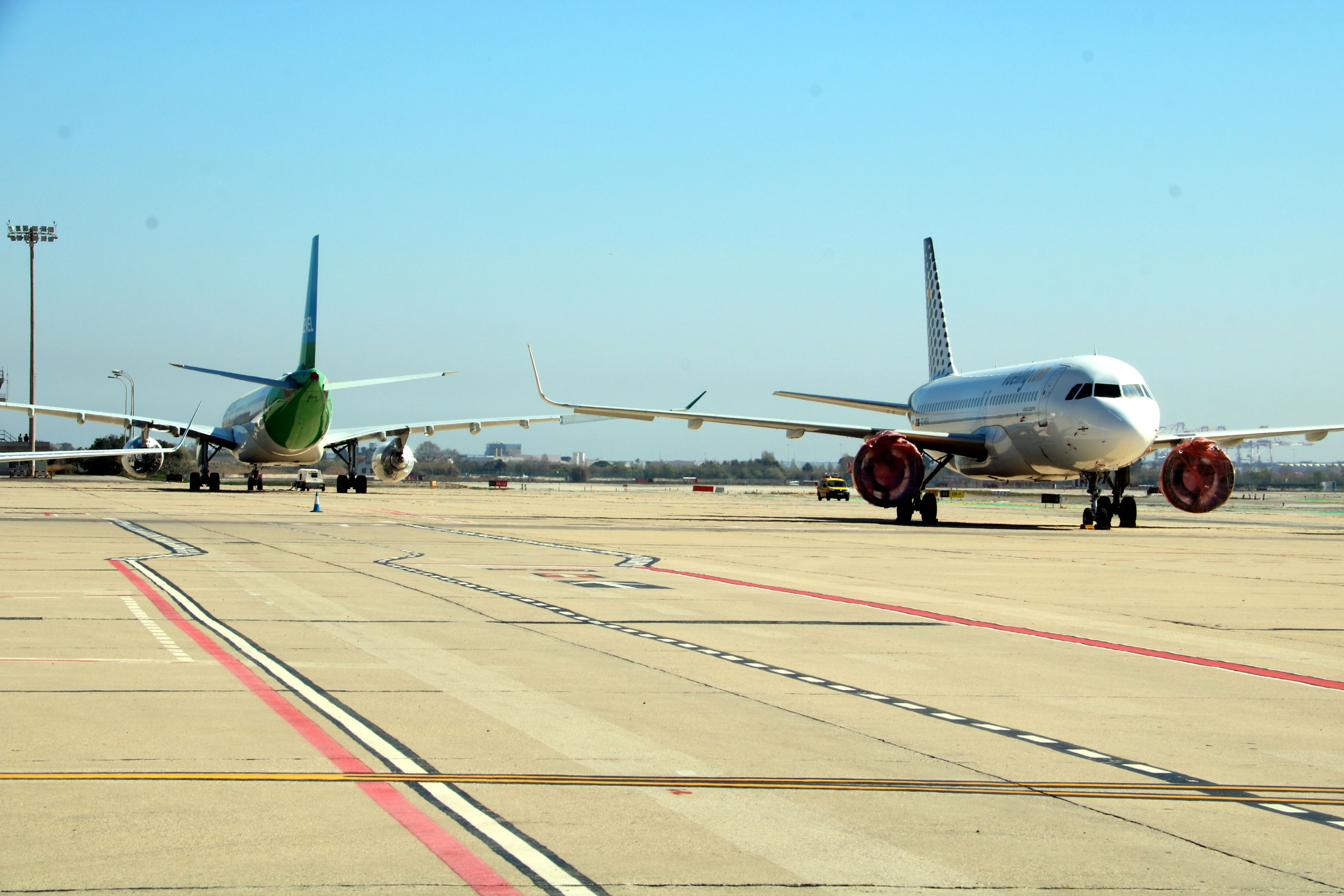 Un avió de Vueling i un altre de Level a El Prat | ACN 