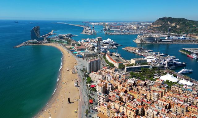 La 37a edició de la Copa Amèrica de Vela té lloc al voltant del Port Vell i al llarg de la platja, fins al Port Olímpic | iStock