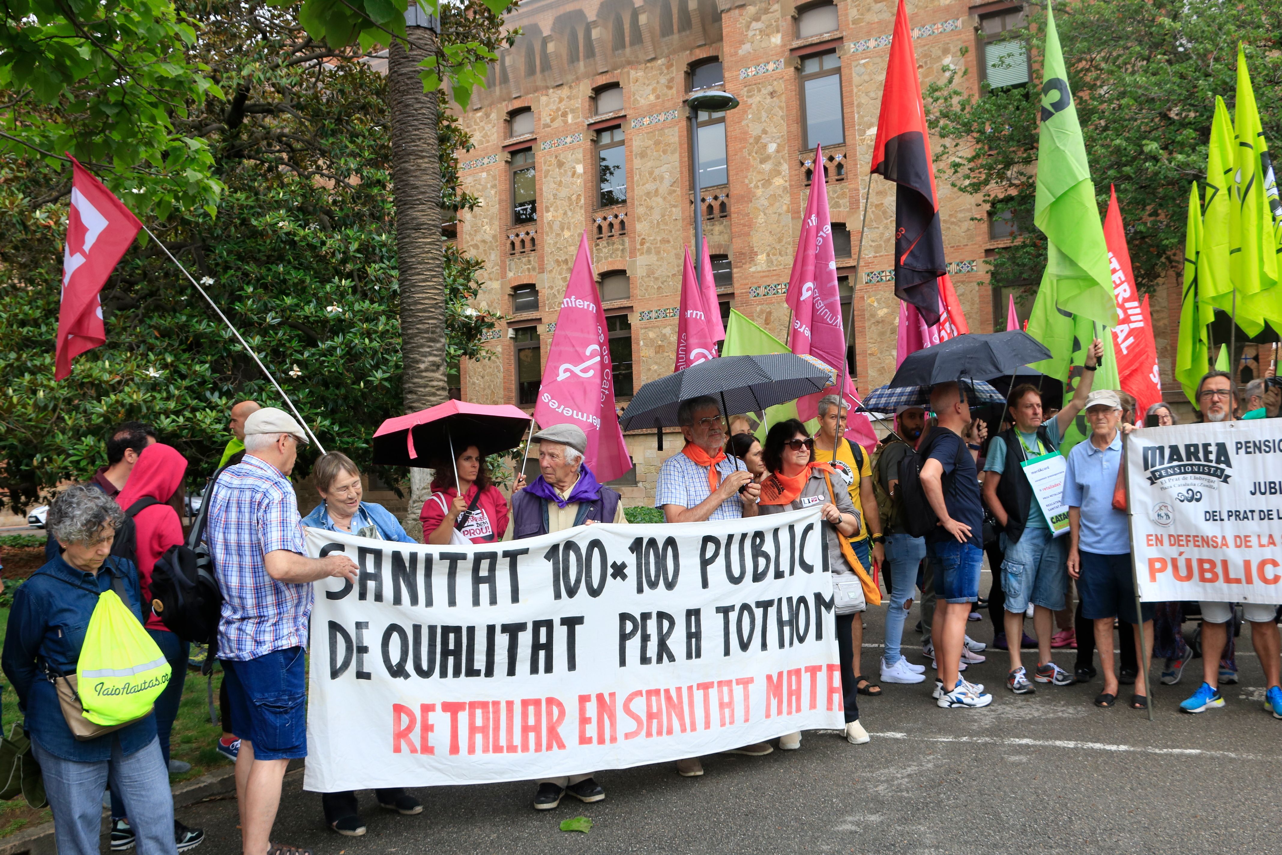 Sindicats protesten davant de la conselleria i de l’ICS contra les “retallades”