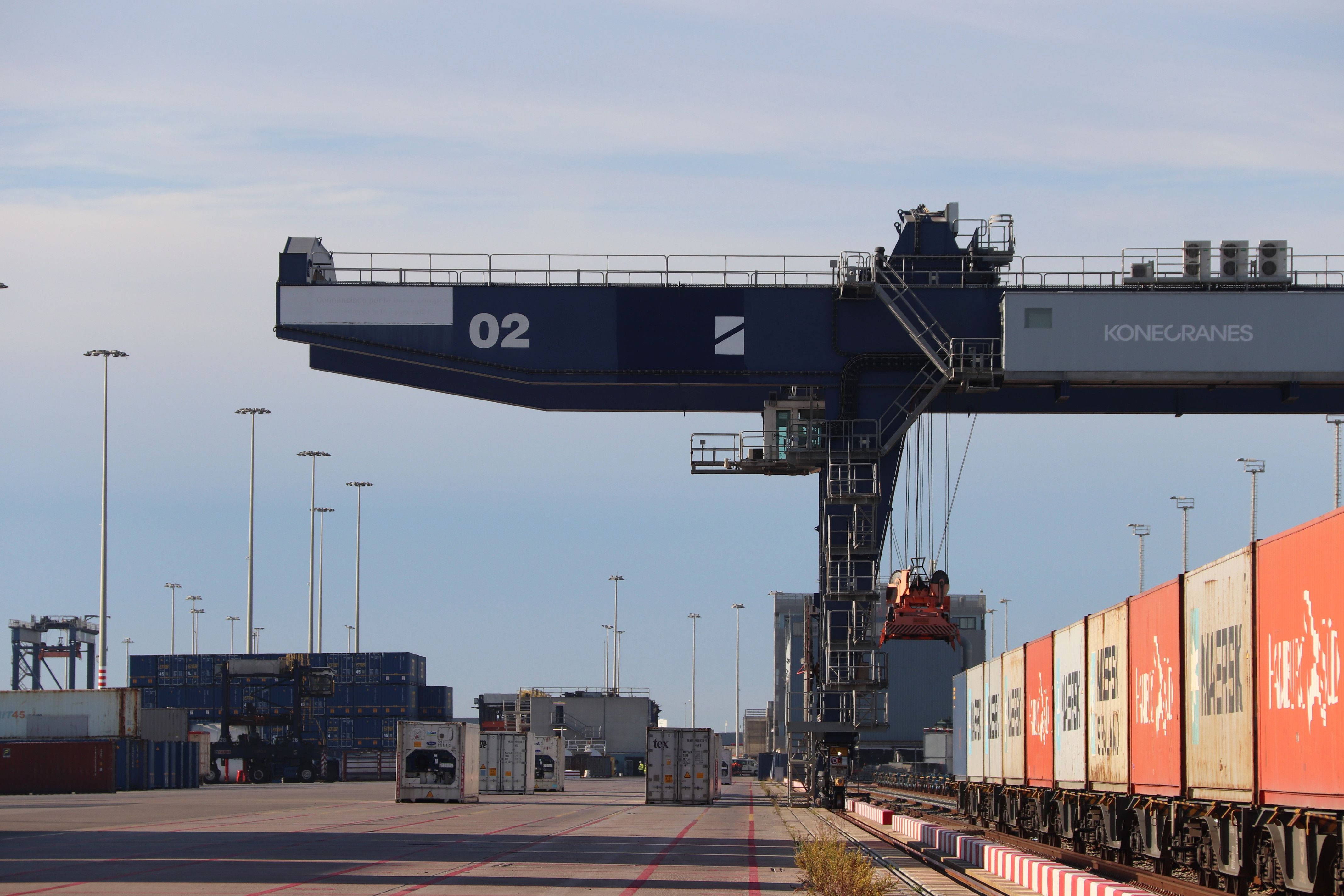 Inauguración del primer servicio ferroviario directo entre el Puerto de Barcelona y Francia en la terminal Best | ACN